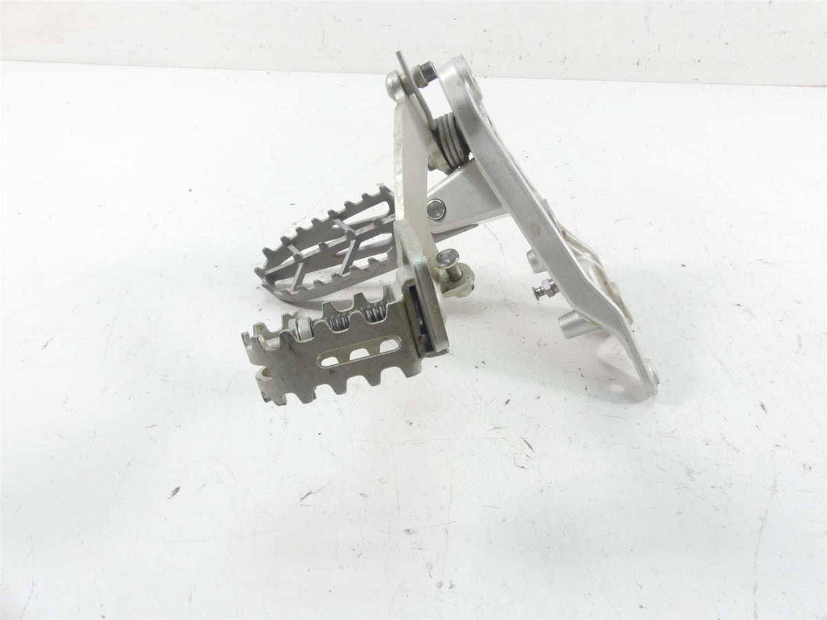 2020 Ducati Multistrada 1260 Enduro Right Front Footpeg & Brake Pedal 82422892AA {{ shop.shopifyCountryName }} - Mototech271