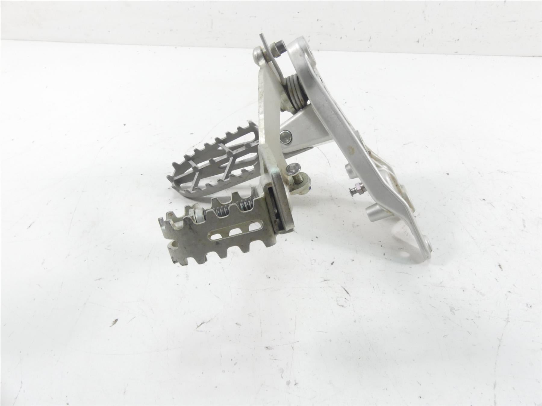 2020 Ducati Multistrada 1260 Enduro Right Front Footpeg & Brake Pedal 82422892AA {{ shop.shopifyCountryName }} - Mototech271