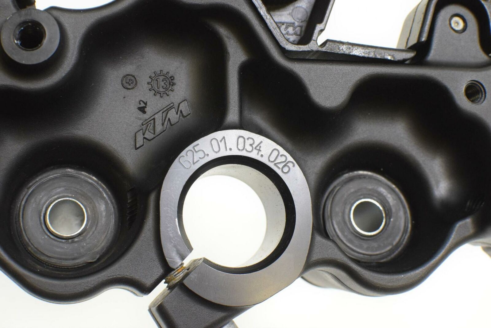 2013 KTM 990 Supermoto SM LC8 Upper Triple Tree Clamp 54mm 6250103402633S {{ shop.shopifyCountryName }} - Mototech271