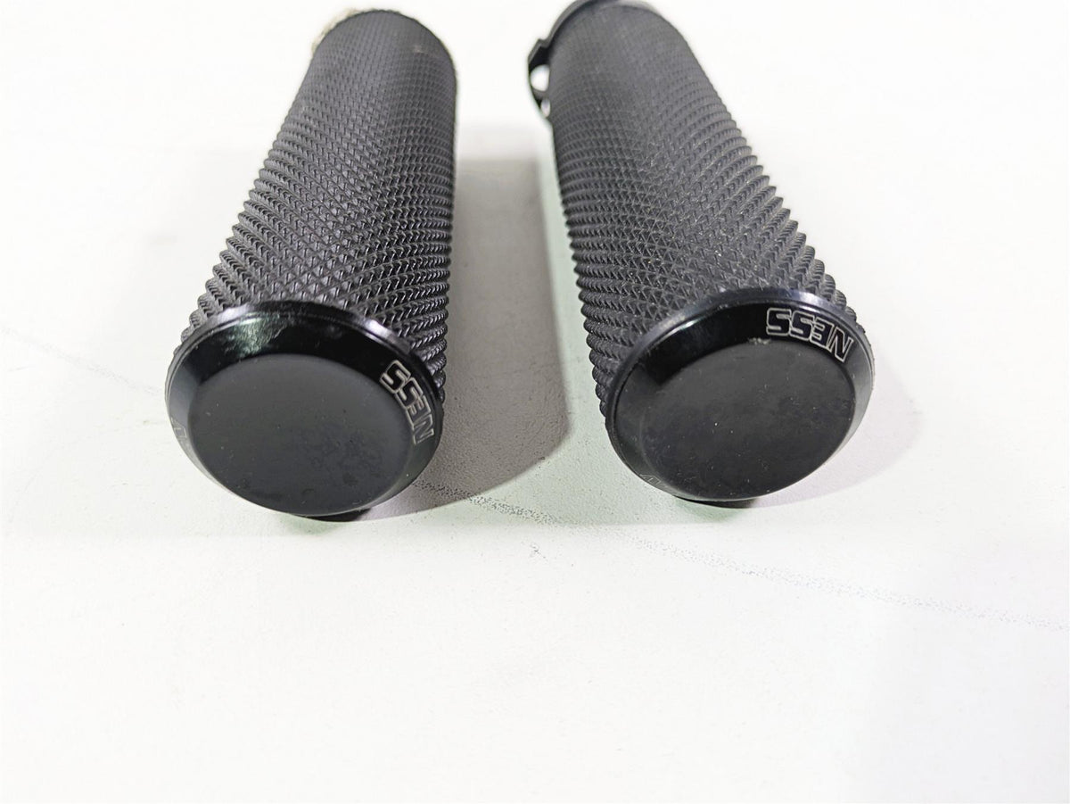 2002 Big Dog Pitbull Harley 1" Bar Arlen Ness Fusion Hand Grip Set 405-0553 {{ shop.shopifyCountryName }} - Mototech271
