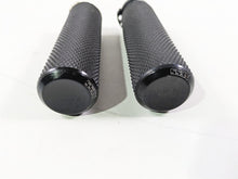 Load image into Gallery viewer, 2002 Big Dog Pitbull Harley 1&quot; Bar Arlen Ness Fusion Hand Grip Set 405-0553
