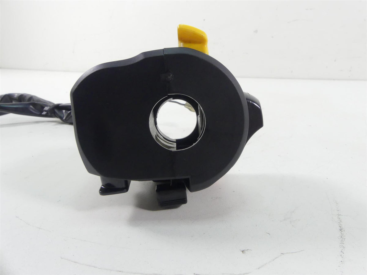 2020 Suzuki GSX1300 R Hayabusa Left Hand Blinker Control Switch 37400-18H13 {{ shop.shopifyCountryName }} - Mototech271