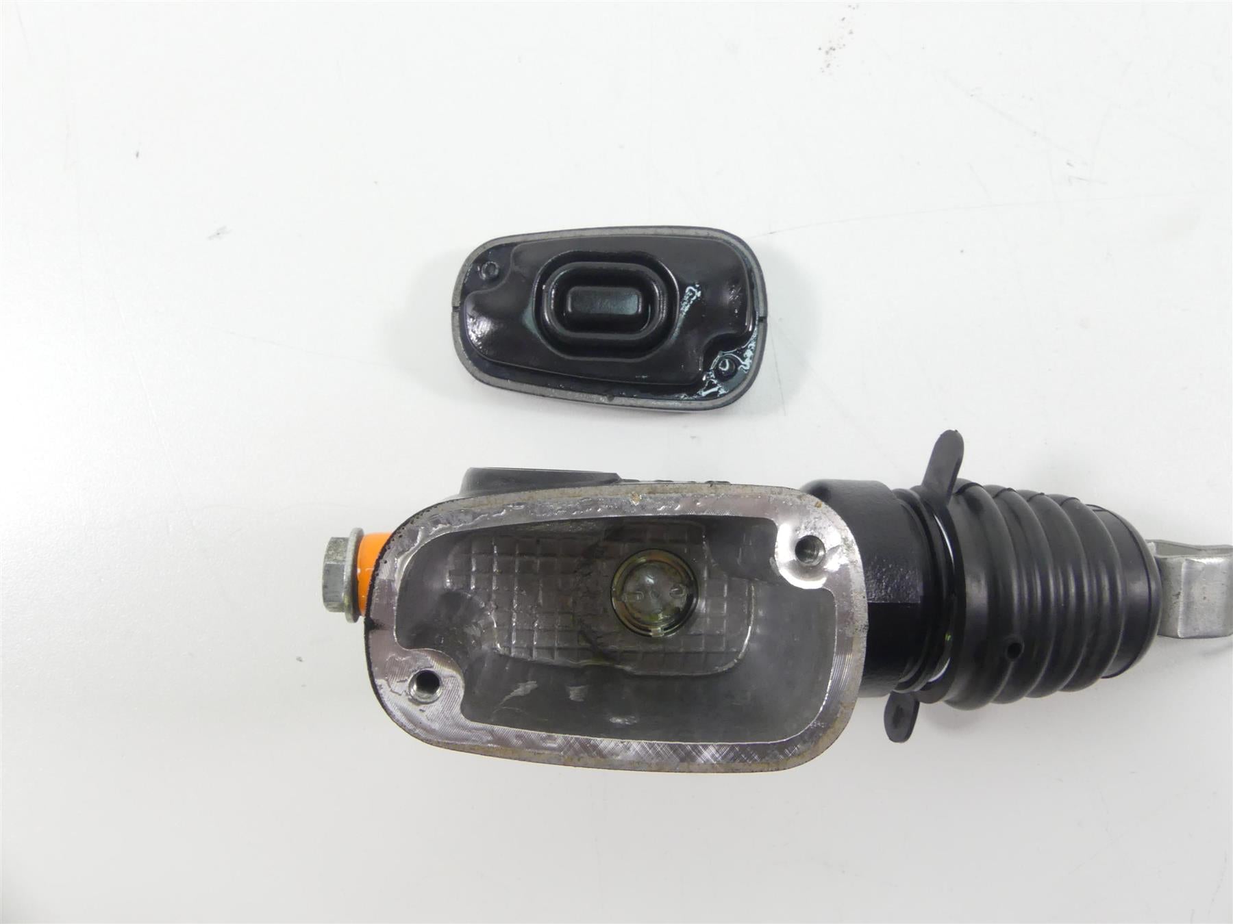 2020 Harley Softail FXBB Street Bob Rear Brake Master Cylinder 5/8" 41700460 {{ shop.shopifyCountryName }} - Mototech271