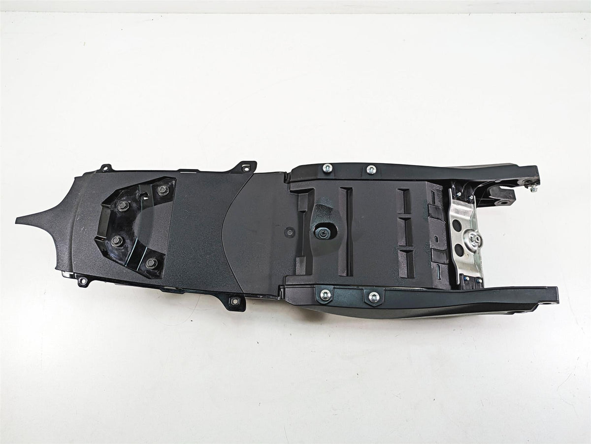 2022 Suzuki GSXR 750 Subframe Inner Fender Set 41211-14J00-YUG 41221-14J00-YUG {{ shop.shopifyCountryName }} - Mototech271