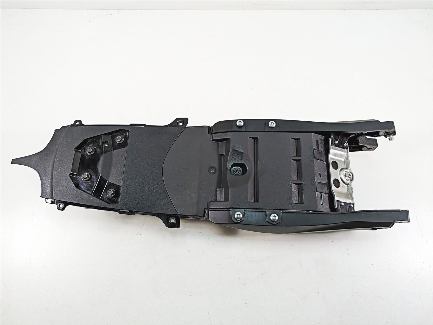 2022 Suzuki GSXR 750 Subframe Inner Fender Set 41211-14J00-YUG 41221-14J00-YUG {{ shop.shopifyCountryName }} - Mototech271