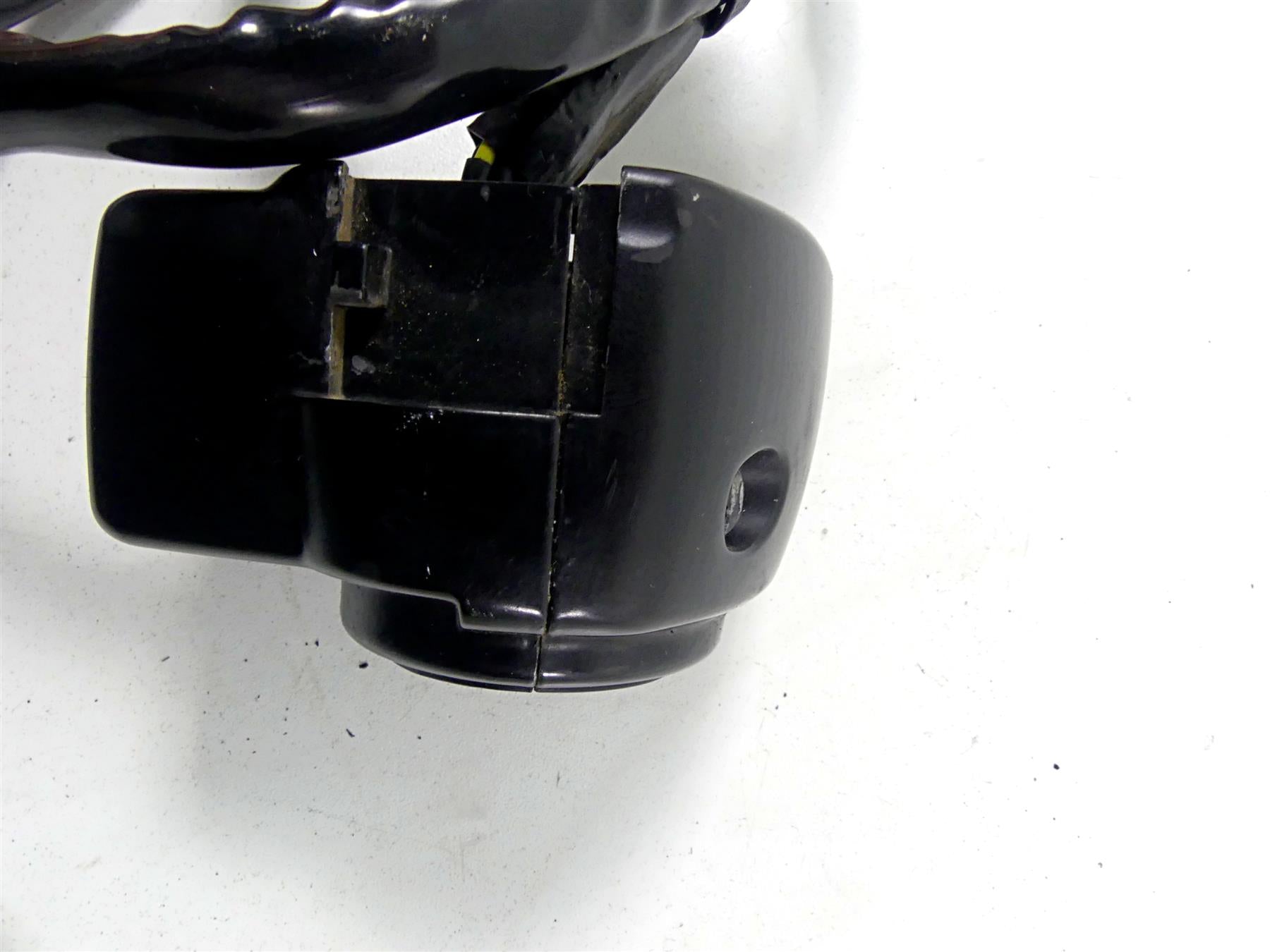 2004 Harley Touring FLHTCUI Electra Glide Left Hand Control Switch 71685-06A {{ shop.shopifyCountryName }} - Mototech271