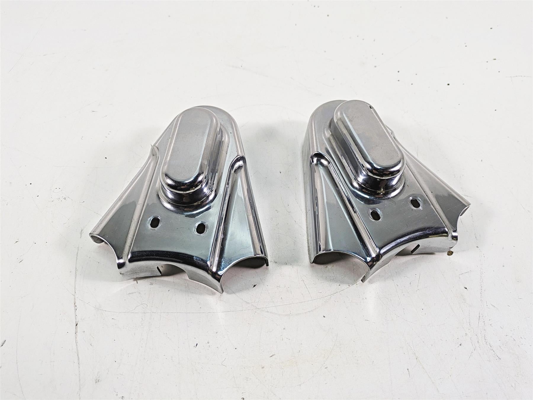 2000 Harley FXSTS Softail Springer Kuryakyn Chrome Rear Axle Cover Set 8202 {{ shop.shopifyCountryName }} - Mototech271