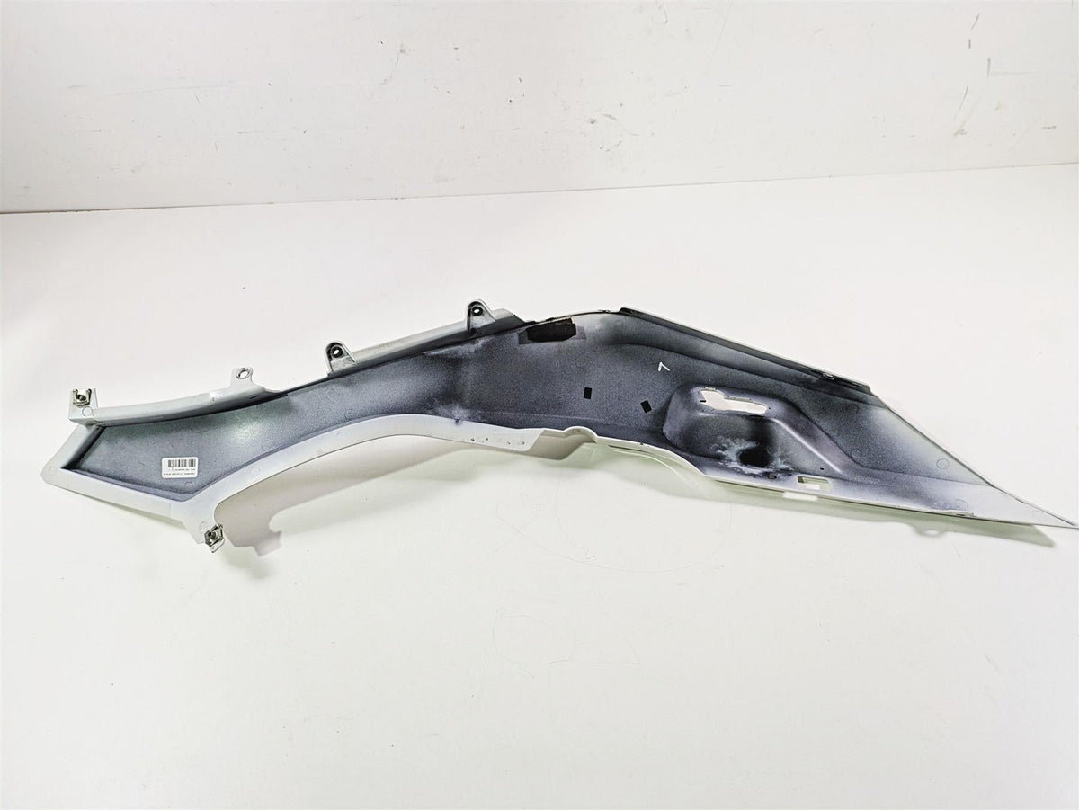 2019 BMW R1250RT K52 Left Tail Side Cover Fairing - Read 46638533577 {{ shop.shopifyCountryName }} - Mototech271