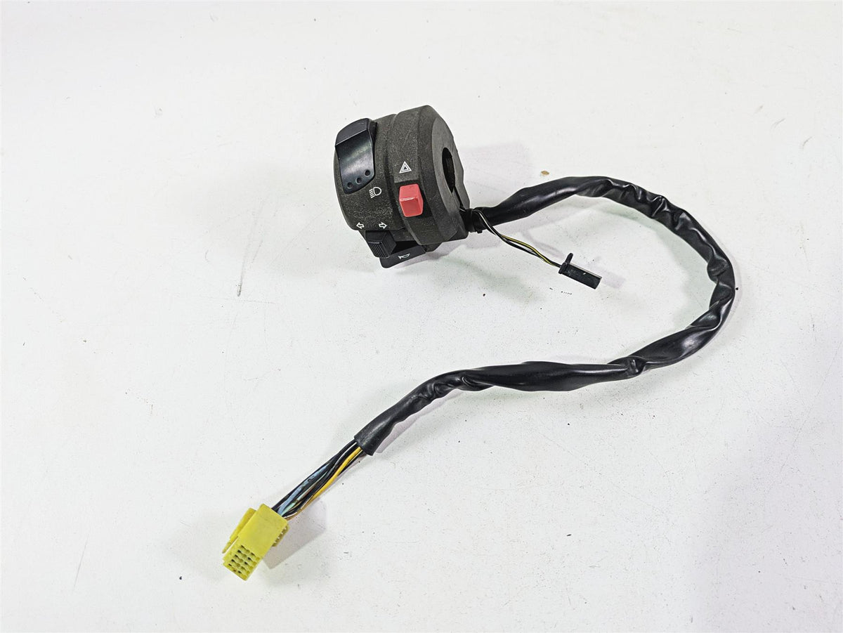 2006 Suzuki GSXR1000 K6 Left Hand Turn Signal Control Switch 37400-29G10 {{ shop.shopifyCountryName }} - Mototech271