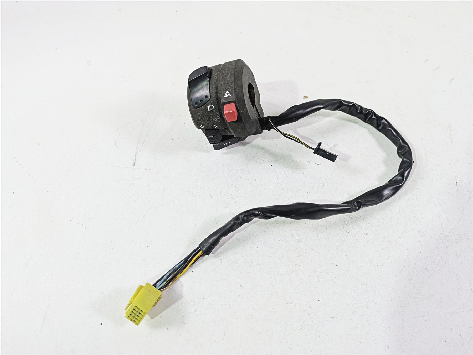 2006 Suzuki GSXR1000 K6 Left Hand Turn Signal Control Switch 37400-29G10 {{ shop.shopifyCountryName }} - Mototech271