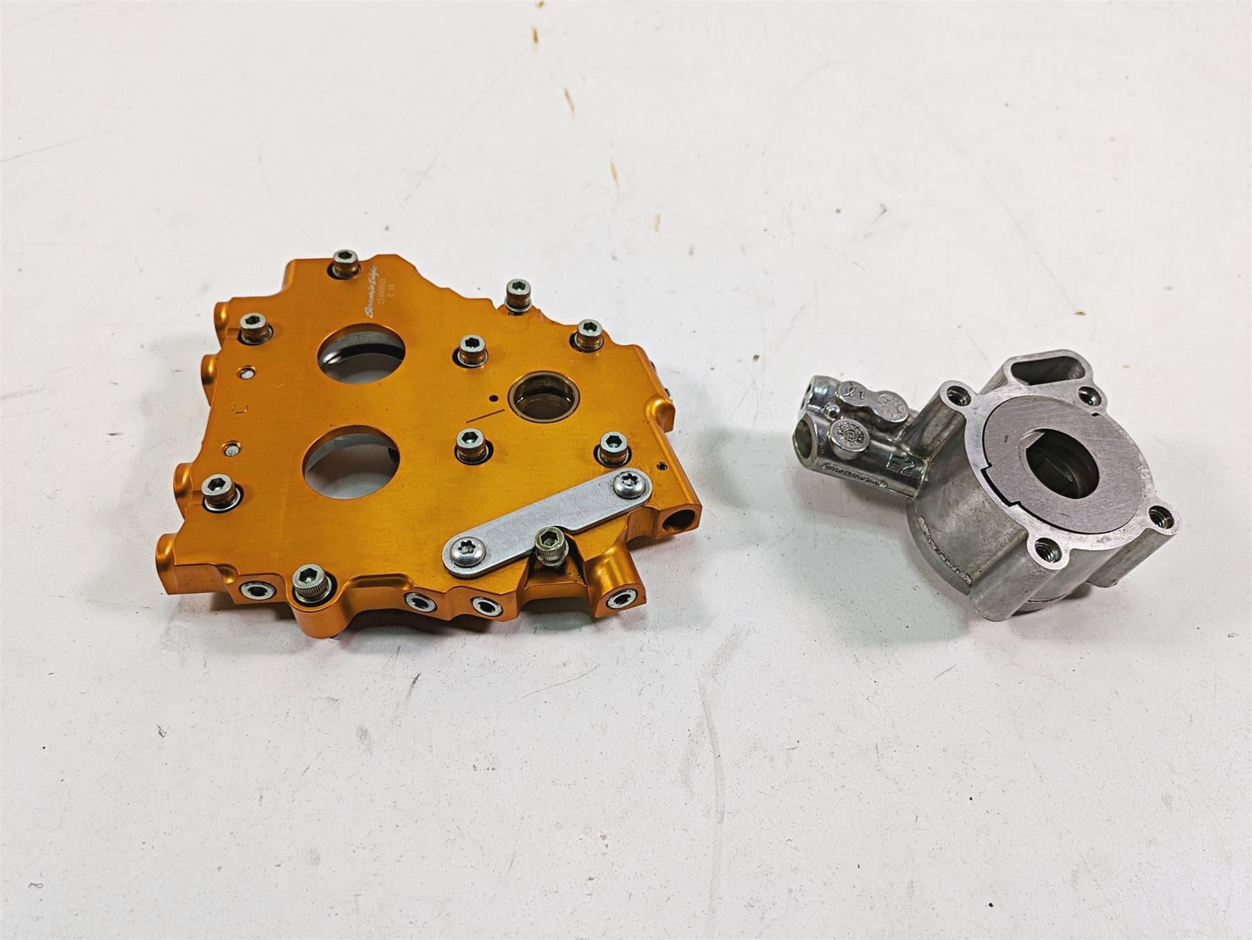 Harley Davidson Big Twin Screamin Eagle Cam Shaft Carrier & Oil Pump 25400018 {{ shop.shopifyCountryName }} - Mototech271