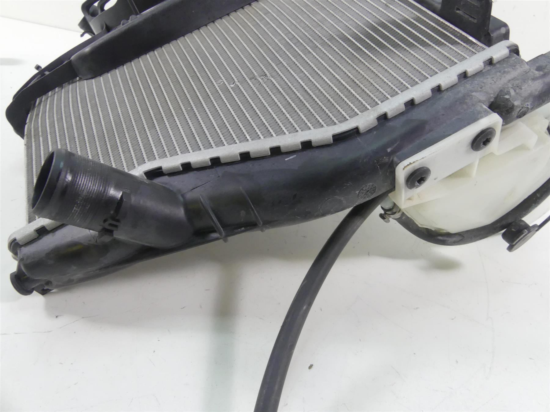 2018 BMW S1000RR K46 Radiator Fans Reservoir Hoses Set 17118546822 {{ shop.shopifyCountryName }} - Mototech271