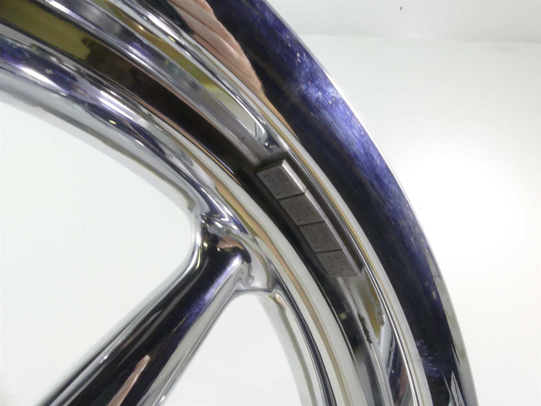 2007 Harley Touring FLHTCU SE CVO Electra Glide Front Chrome Wheel 16x3 43539-08 {{ shop.shopifyCountryName }} - Mototech271