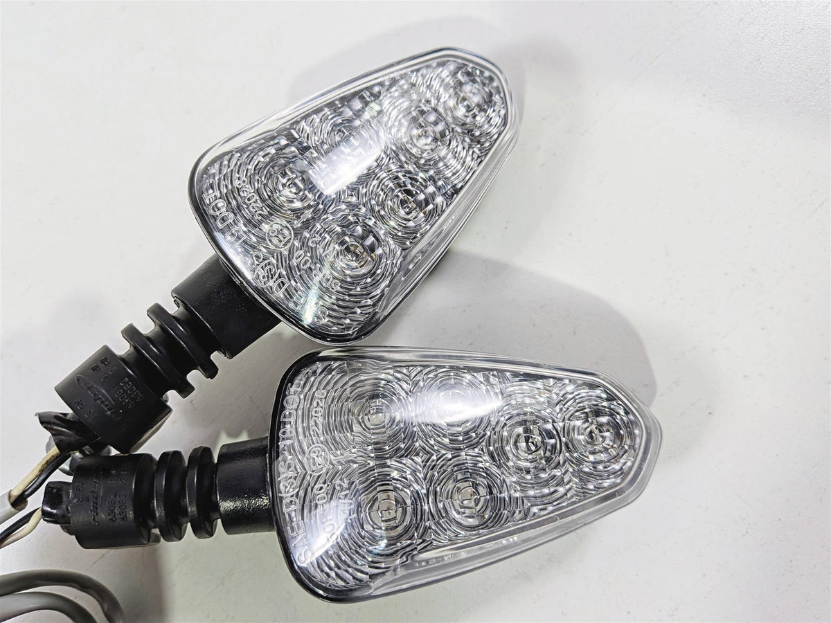 2022 Triumph Tiger 900 GT Pro Rear Led Blinker Turn Signal Set T2707333 {{ shop.shopifyCountryName }} - Mototech271