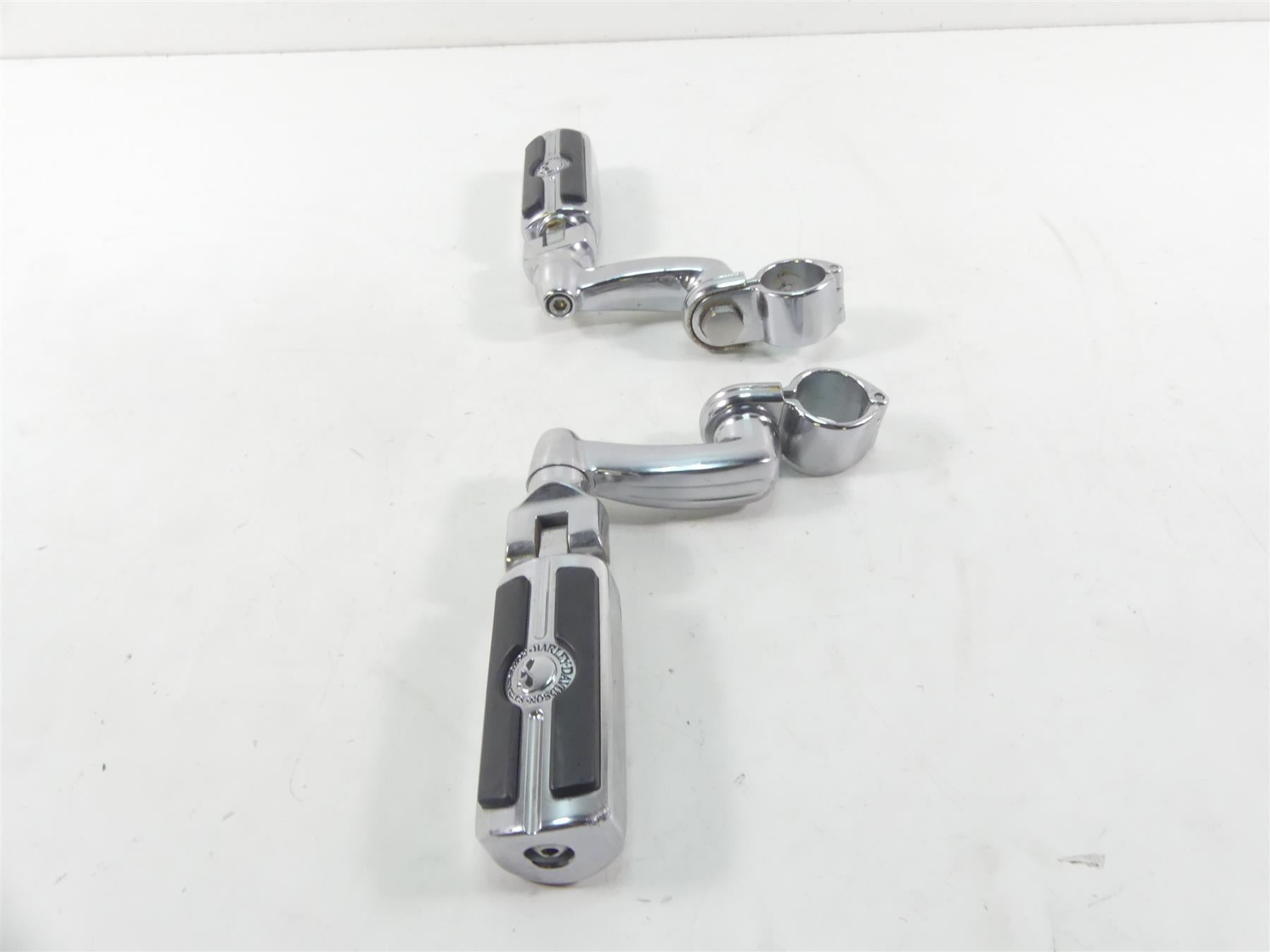 2010 Harley Touring FLHX Street Glide Willie G Skull Highway Foot Pegs & Mounts {{ shop.shopifyCountryName }} - Mototech271