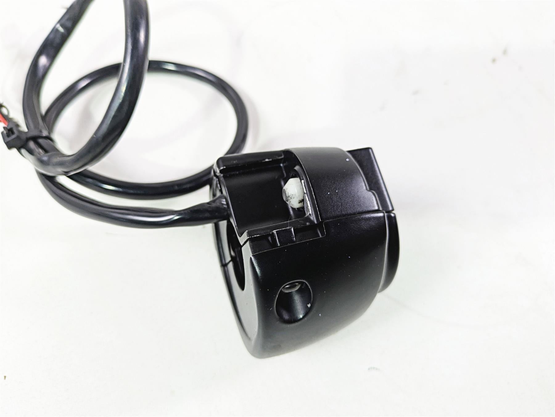 2020 Harley Softail FXST Standard Right Hand Start Stop Control Switch 71500462 {{ shop.shopifyCountryName }} - Mototech271