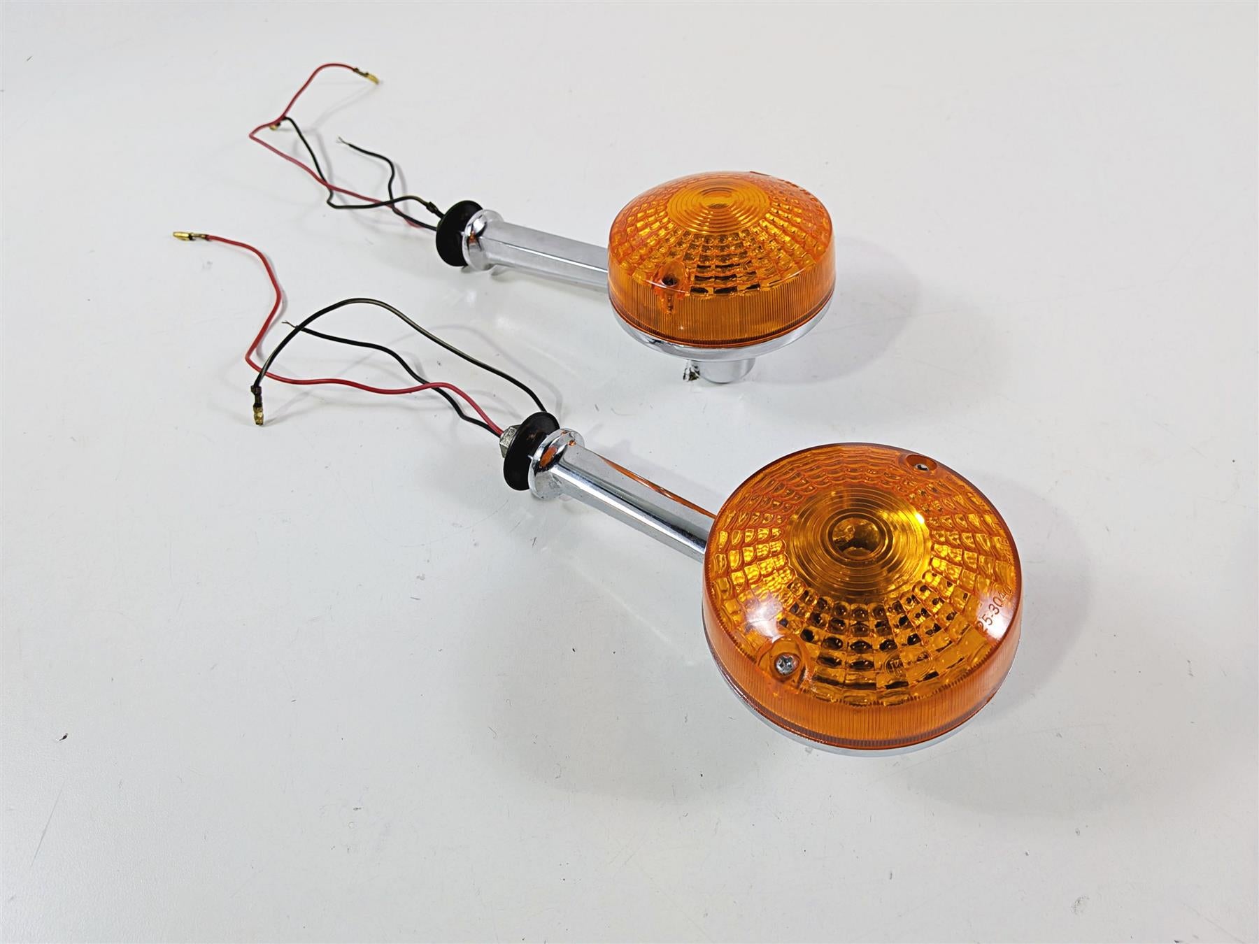 1978 Suzuki GS550 E Front Blinker Set 35601-47600 35601-39370-999 {{ shop.shopifyCountryName }} - Mototech271