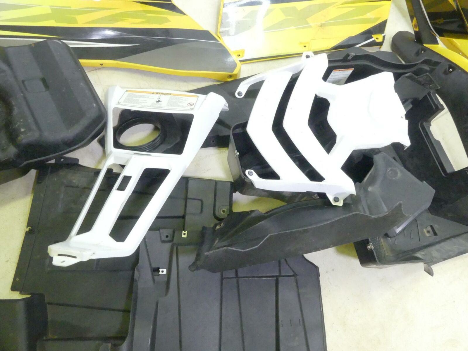2016 Yamaha YXZ1000 R EPS Body Fairing Side Covers Fuel Tank Set 2HC-F4110 {{ shop.shopifyCountryName }} - Mototech271