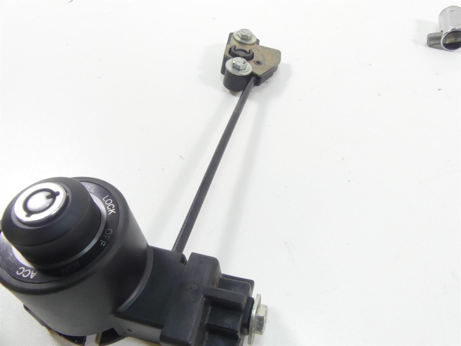 2006 Harley VRSCD Night Rod Ignition Switch Key Lock Set 71403-01