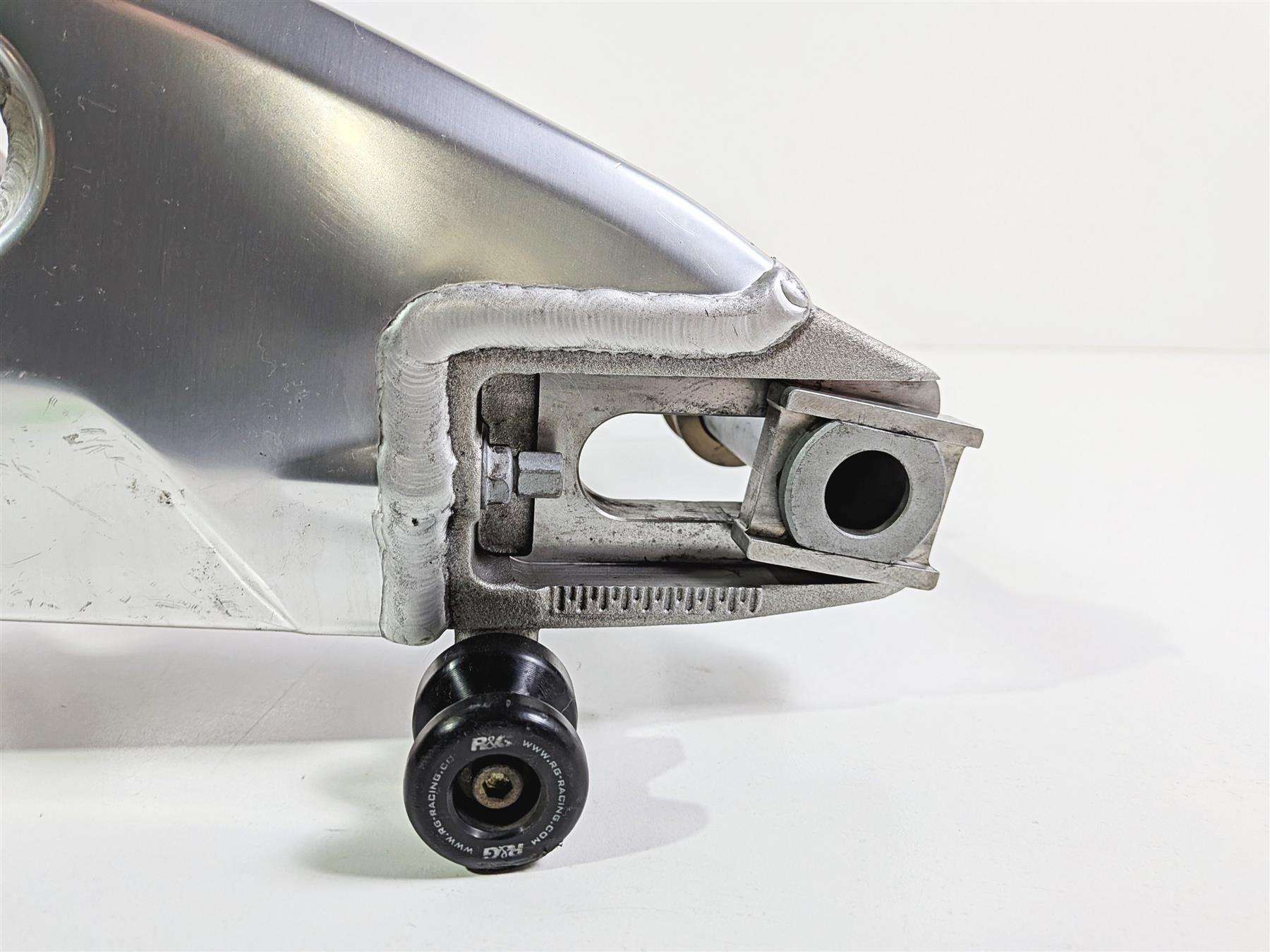 2016 Aprilia RSV 1100 Tuono V4 Factory Rear Swingarm Swing Arm & Axle 2B001289 {{ shop.shopifyCountryName }} - Mototech271