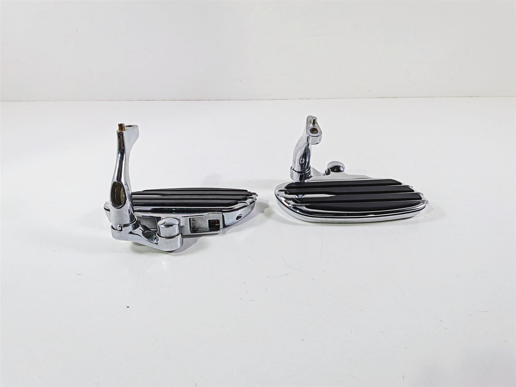 2011 Harley Touring FLHTCU CVO Electra Glide Passenger Floor Boards 50701-04-Mototech271