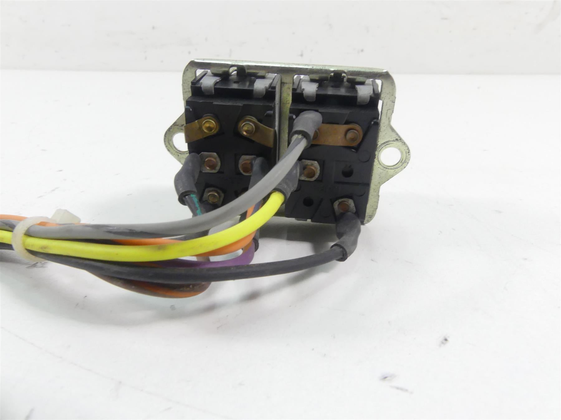 2012 Harley Touring FLHTK Electra Glide Auxiliary Switch Knob Set 70271-98 {{ shop.shopifyCountryName }} - Mototech271