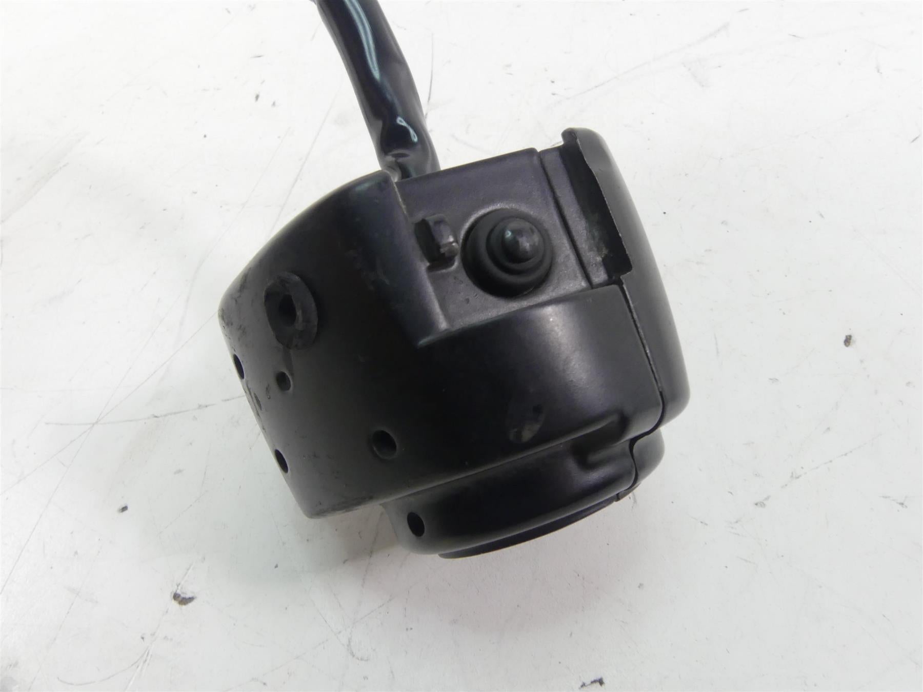 2011 Harley VRSCF Muscle Rod Left Hand Turn Signal Light Control Switch 71682-06 {{ shop.shopifyCountryName }} - Mototech271