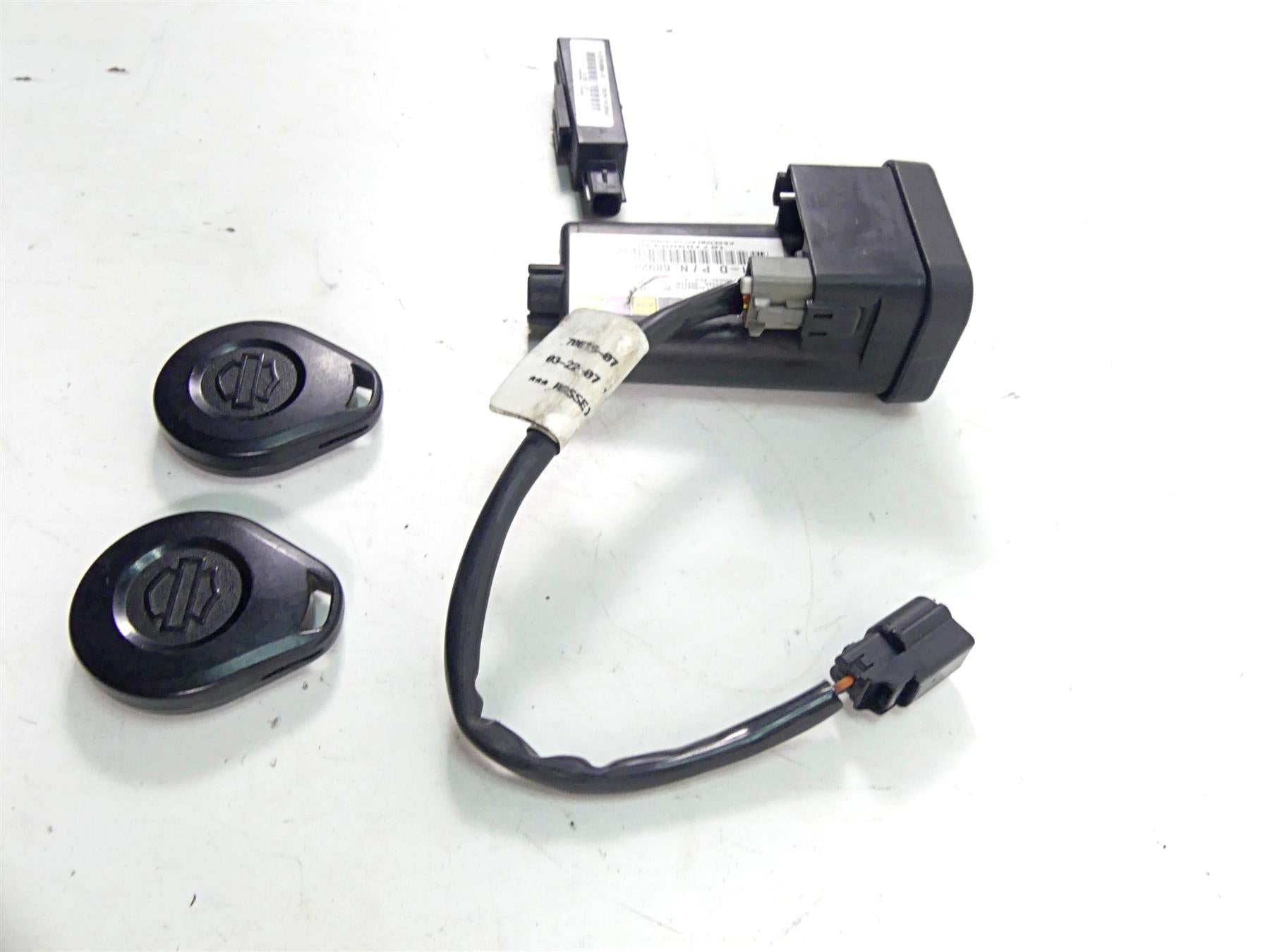 2007 Harley Touring FLHRSE CVO Road King Tssm Module Fob & Antenna 68924-07 {{ shop.shopifyCountryName }} - Mototech271