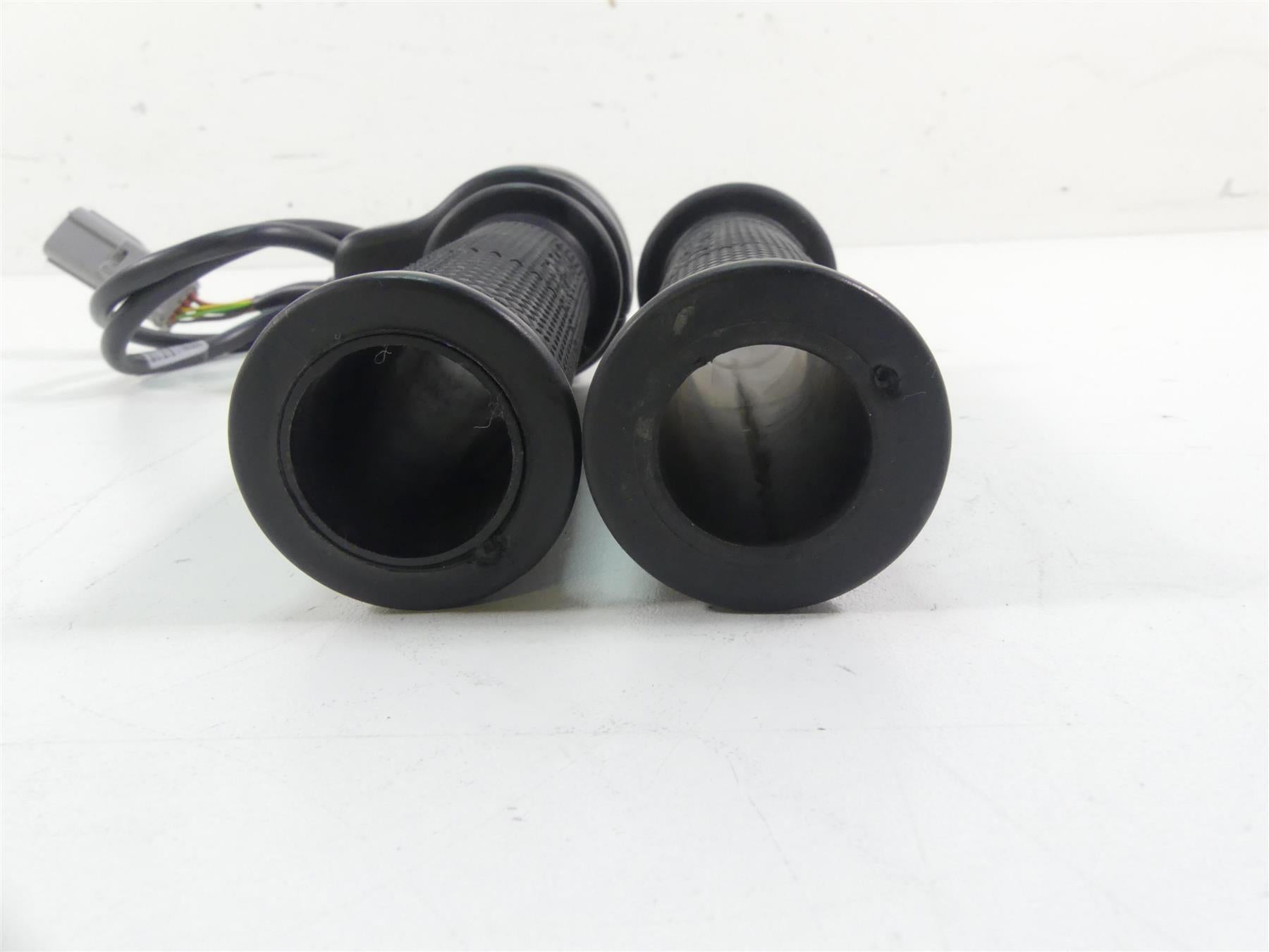 2014 Ducati Hypermotard 821 SP Ride Fly By Wire Throttle Grip Set 66020031C {{ shop.shopifyCountryName }} - Mototech271