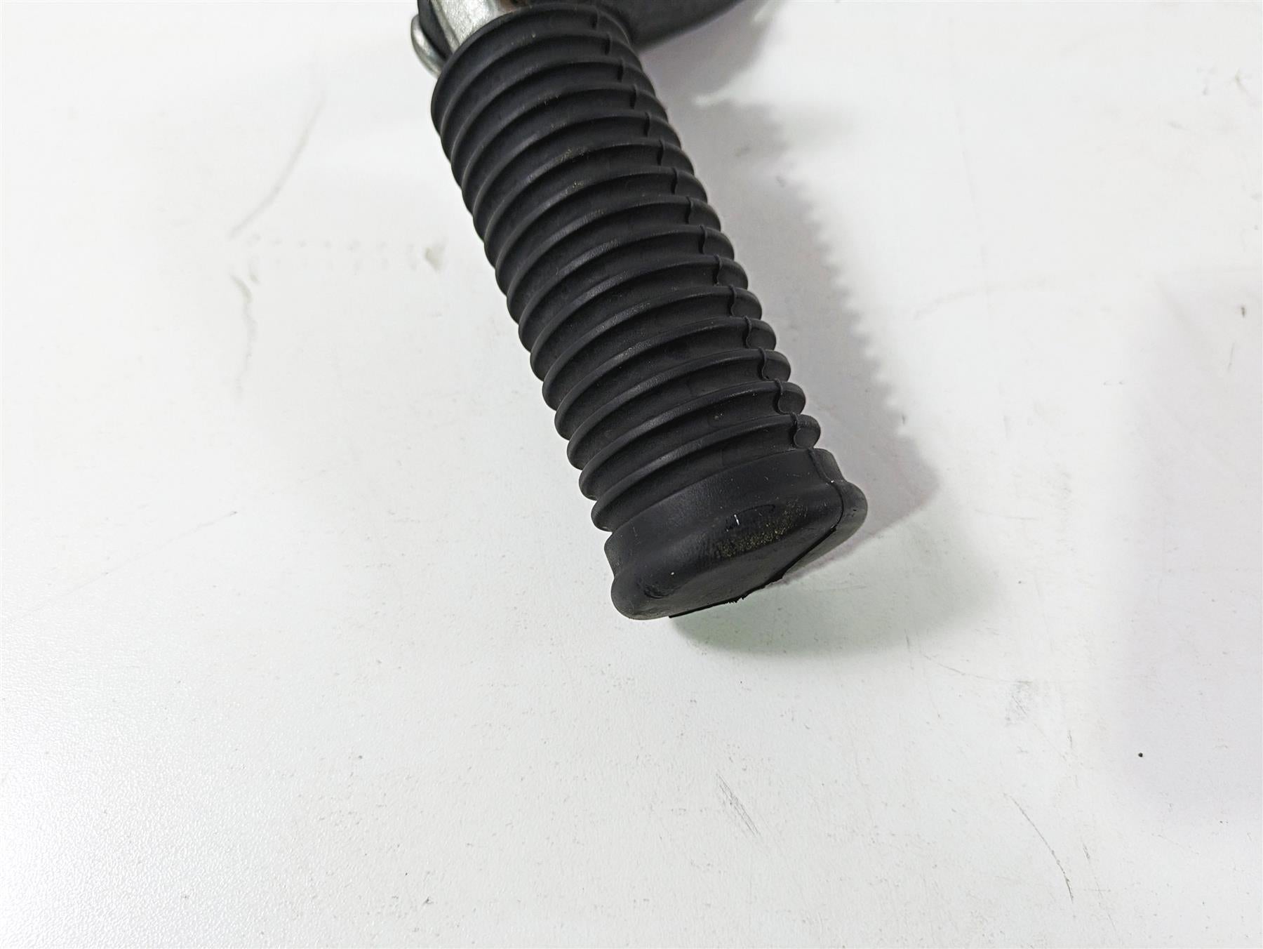 2017 Harley Dyna FXDB Street Bob Front Right Mid Footpeg & Brake Pedal 50666-07 {{ shop.shopifyCountryName }} - Mototech271