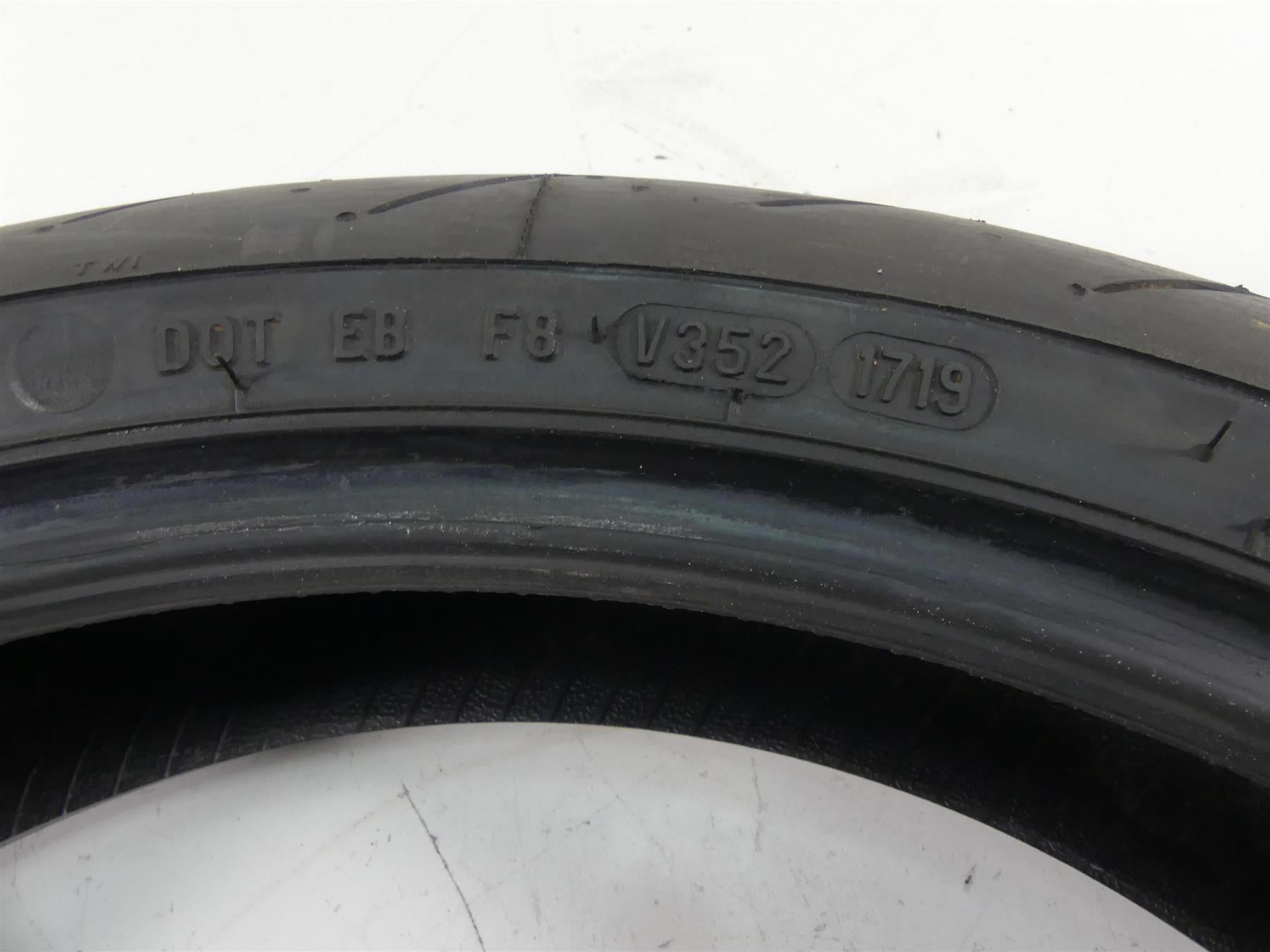 Used Front Motorcycle Tire Pirelli Diablo Rosso 3 III 120/70-17 DOT1719 2807800 {{ shop.shopifyCountryName }} - Mototech271