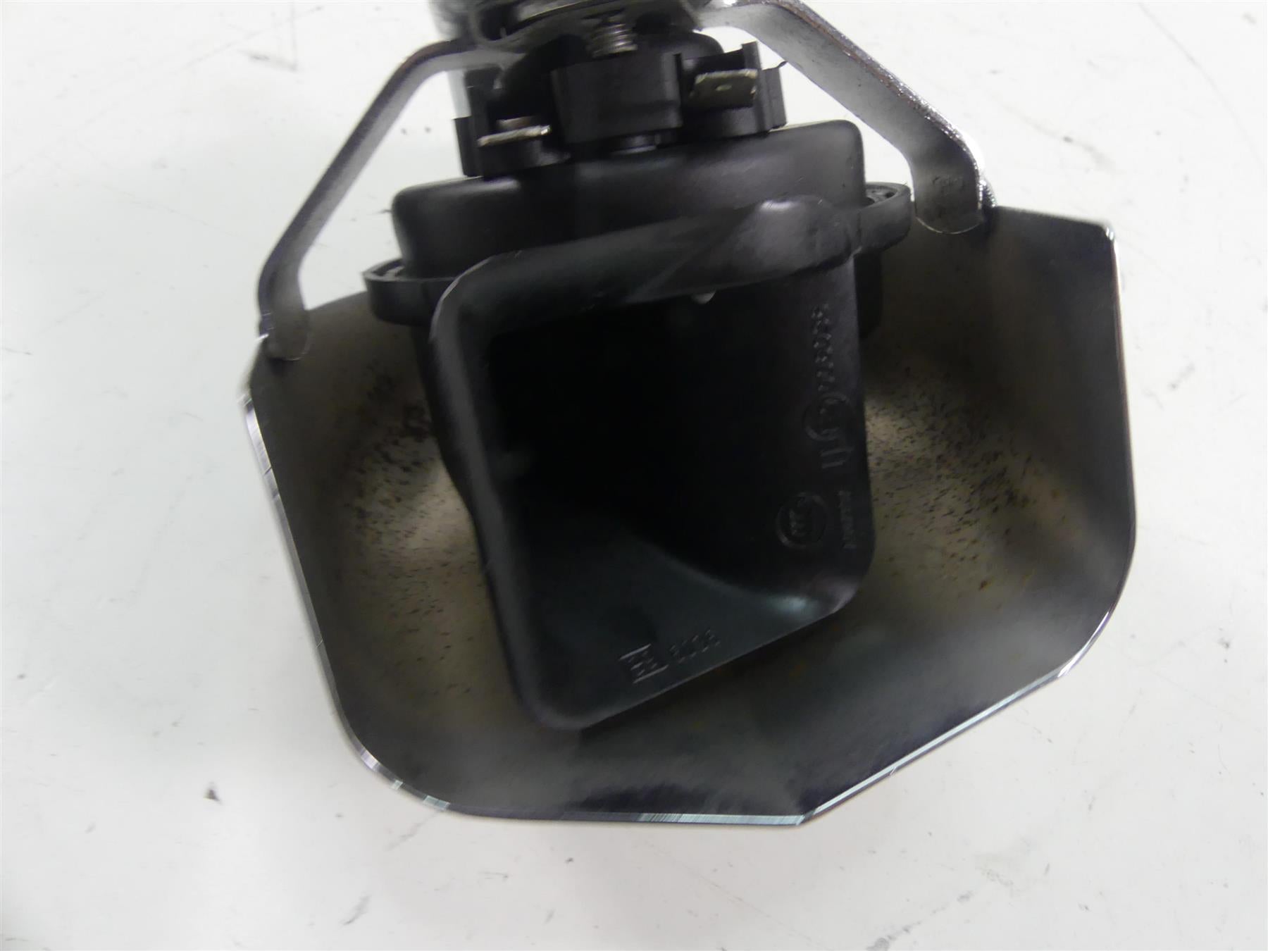 2012 Harley Touring FLHTK Electra Glide Horn + Chrome Cover 61300478A {{ shop.shopifyCountryName }} - Mototech271