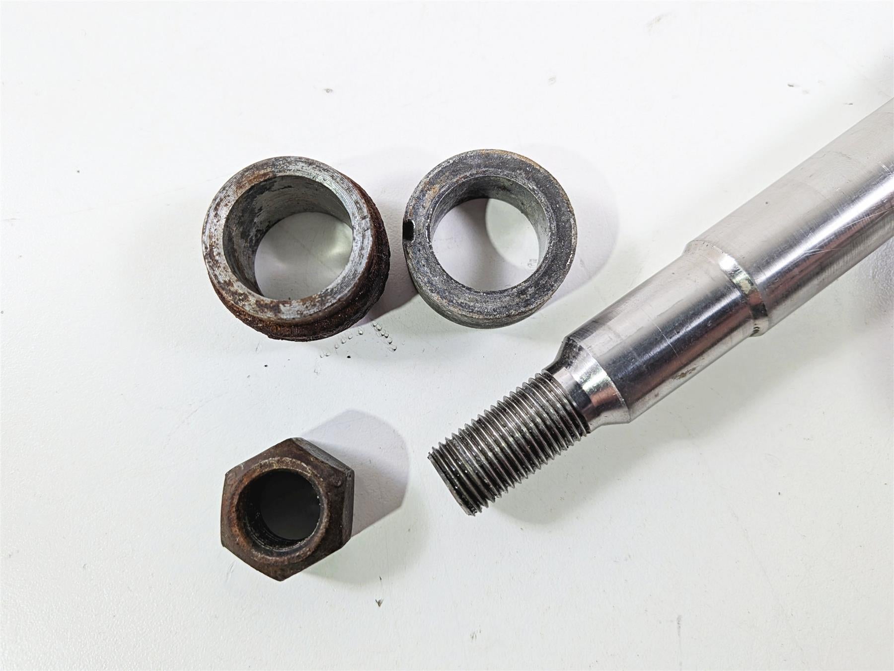 2002 Harley Davidson XLH883 Sportster Front Wheel Spindle Axle 43895-00 {{ shop.shopifyCountryName }} - Mototech271