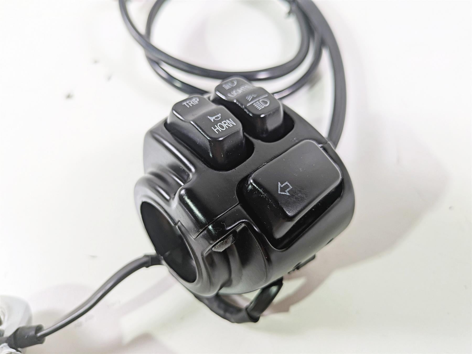 2014 Harley FXDF Dyna Fat Bob Left Hand Control Switch & Blinker 72945-12 {{ shop.shopifyCountryName }} - Mototech271