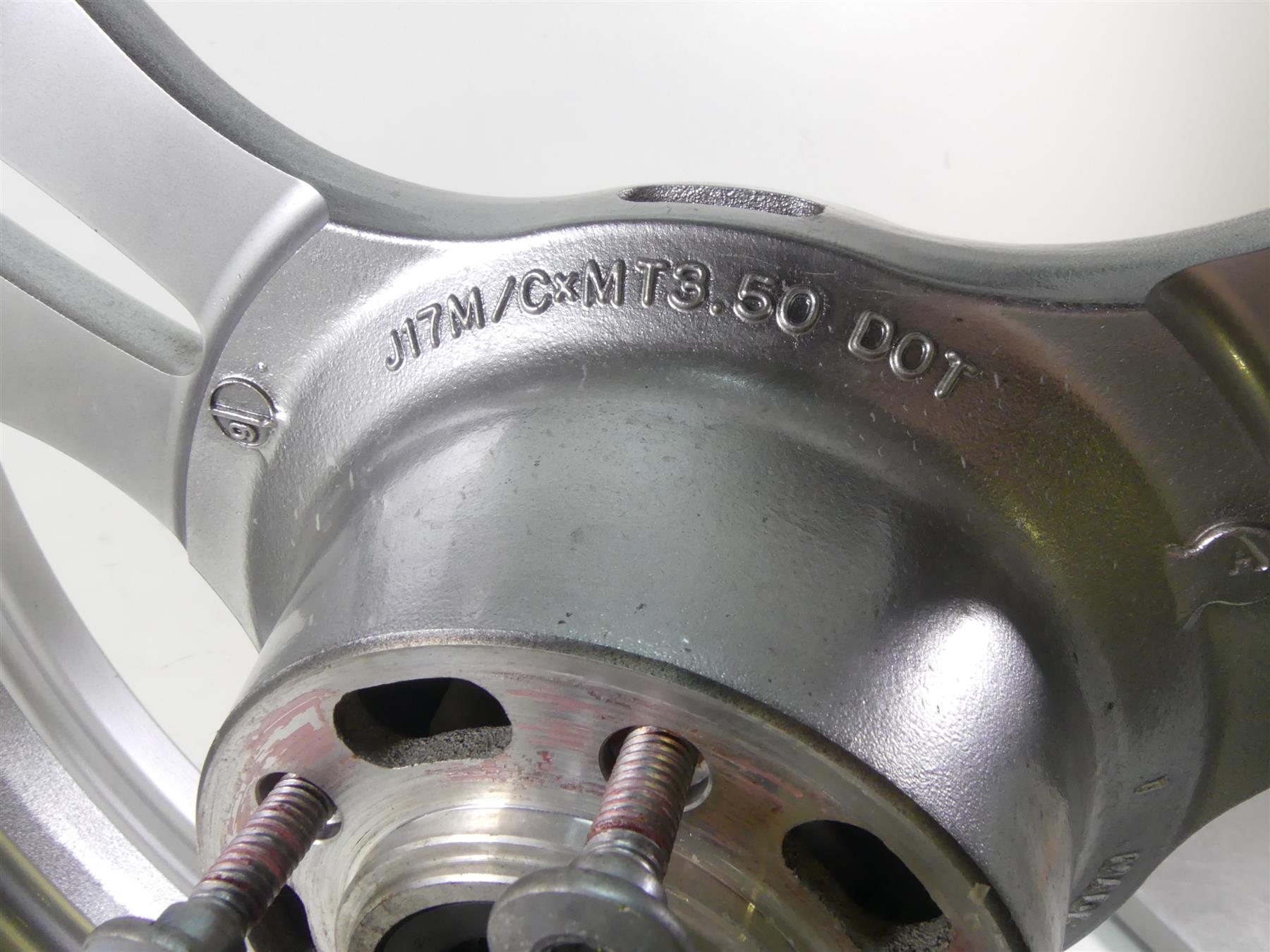 2004 Kawasaki VN1600 Meanstreak Straight Front Wheel Rim 17x3.5 41073-0006-496 {{ shop.shopifyCountryName }} - Mototech271