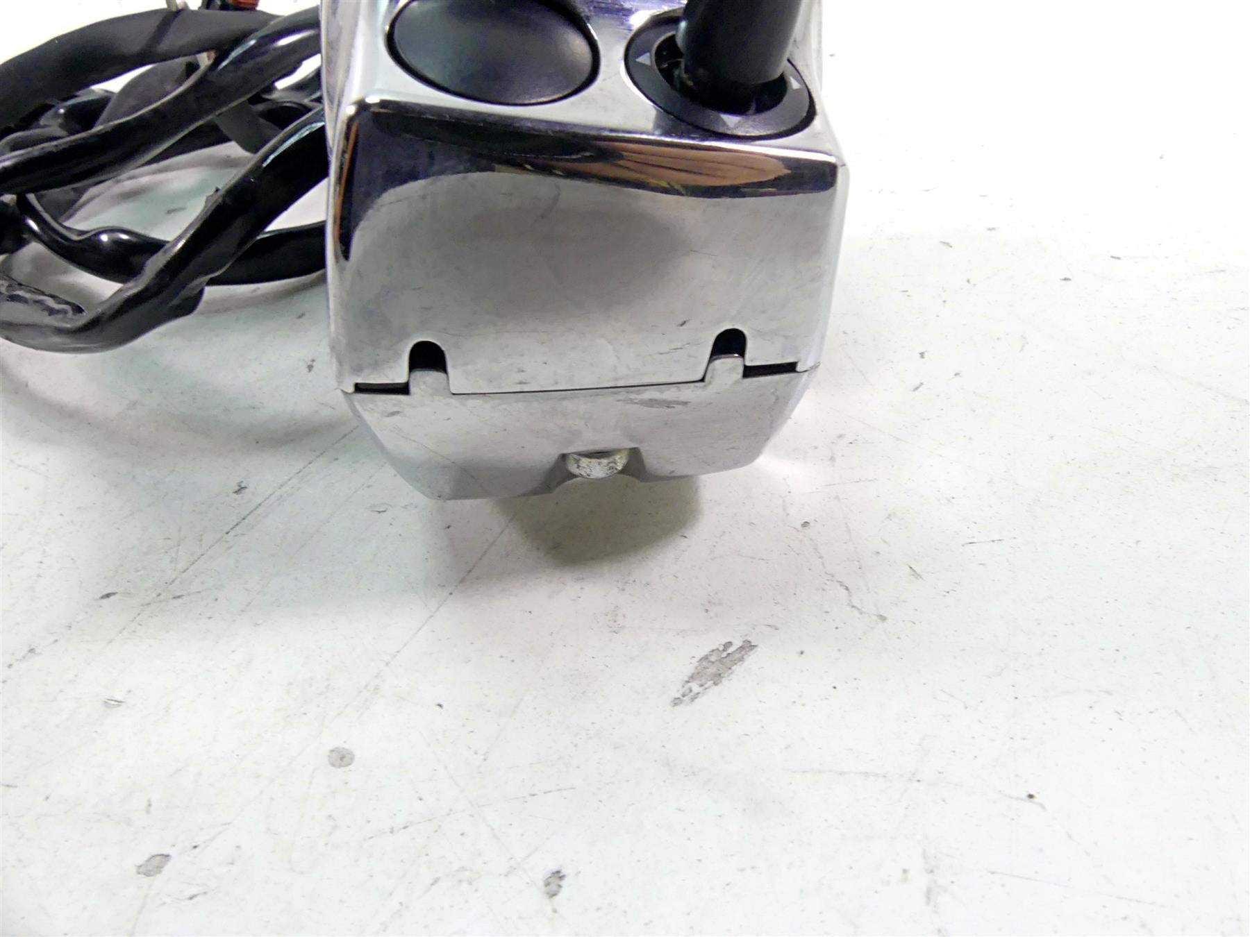 2015 Harley Touring FLHXS Street Glide Chrome Right Hand Control Switch 71500129 {{ shop.shopifyCountryName }} - Mototech271