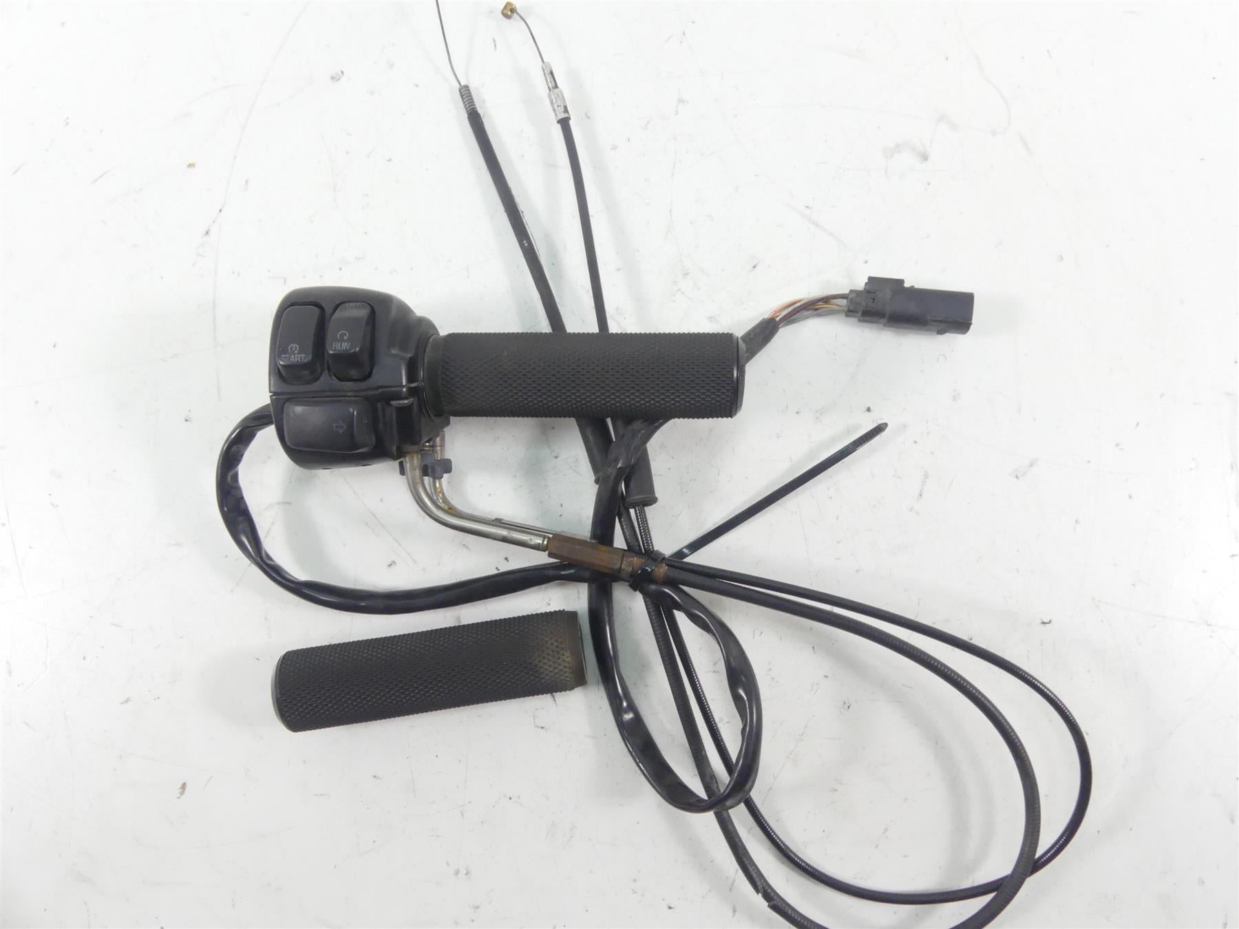 2013 Harley VRSCDX Night Rod Special Right Hand Start Control Switch 71684-06A {{ shop.shopifyCountryName }} - Mototech271