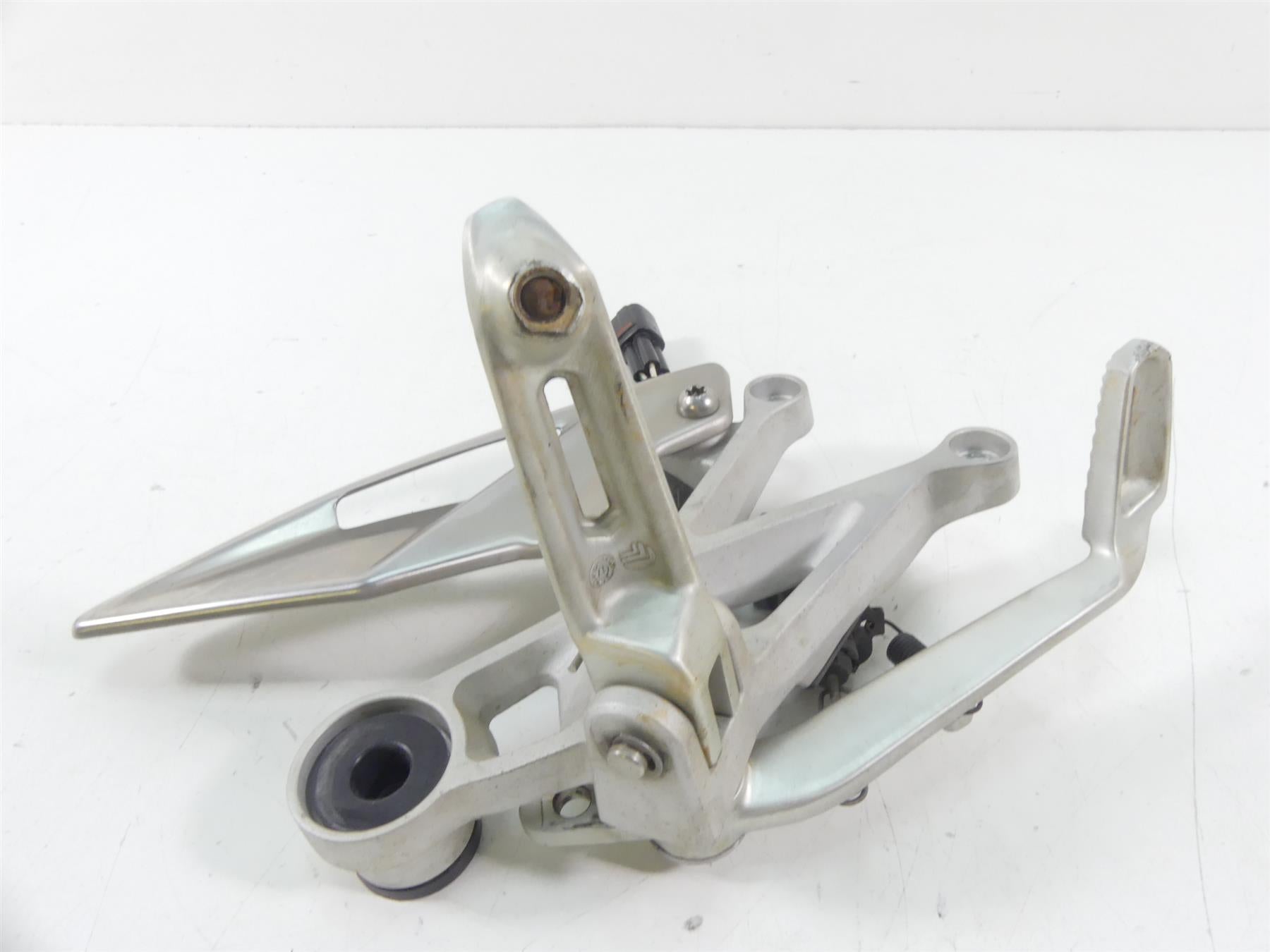 2019 Triumph Street Triple 765R Right Rider Footpeg & Brake Pedal T2081464 {{ shop.shopifyCountryName }} - Mototech271