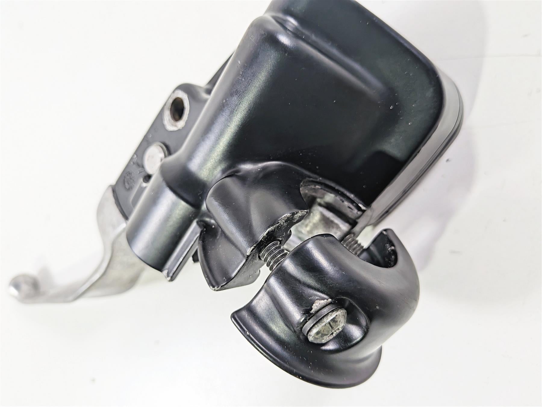 2004 Harley Touring FLTRI Road Glide Front Brake Master Cylinder 11/16 41700737-Mototech271