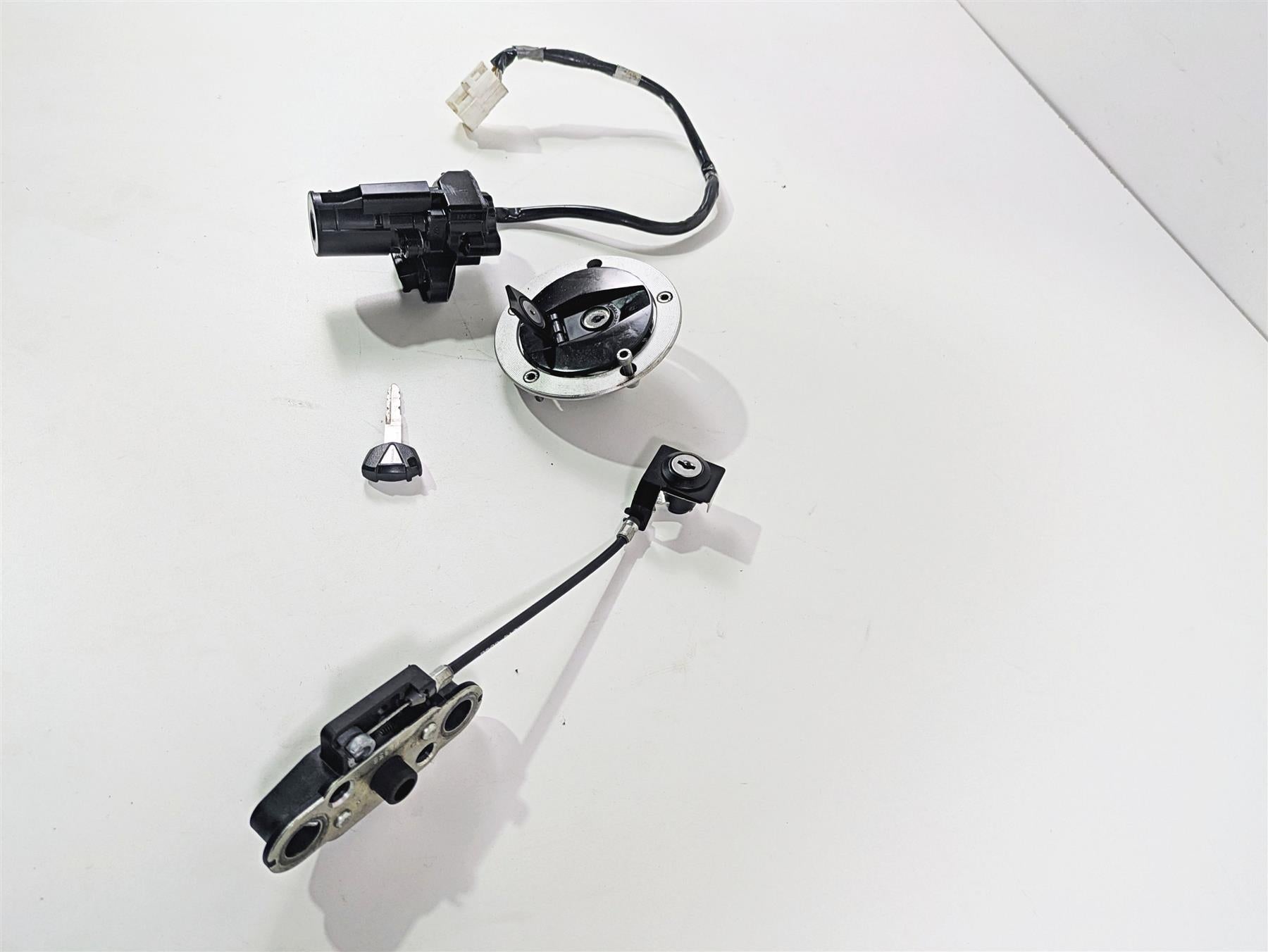 2016 Kawasaki ZX10R Ninja Ignition Switch Key Lock Tank Cap Set 27048-5104 {{ shop.shopifyCountryName }} - Mototech271