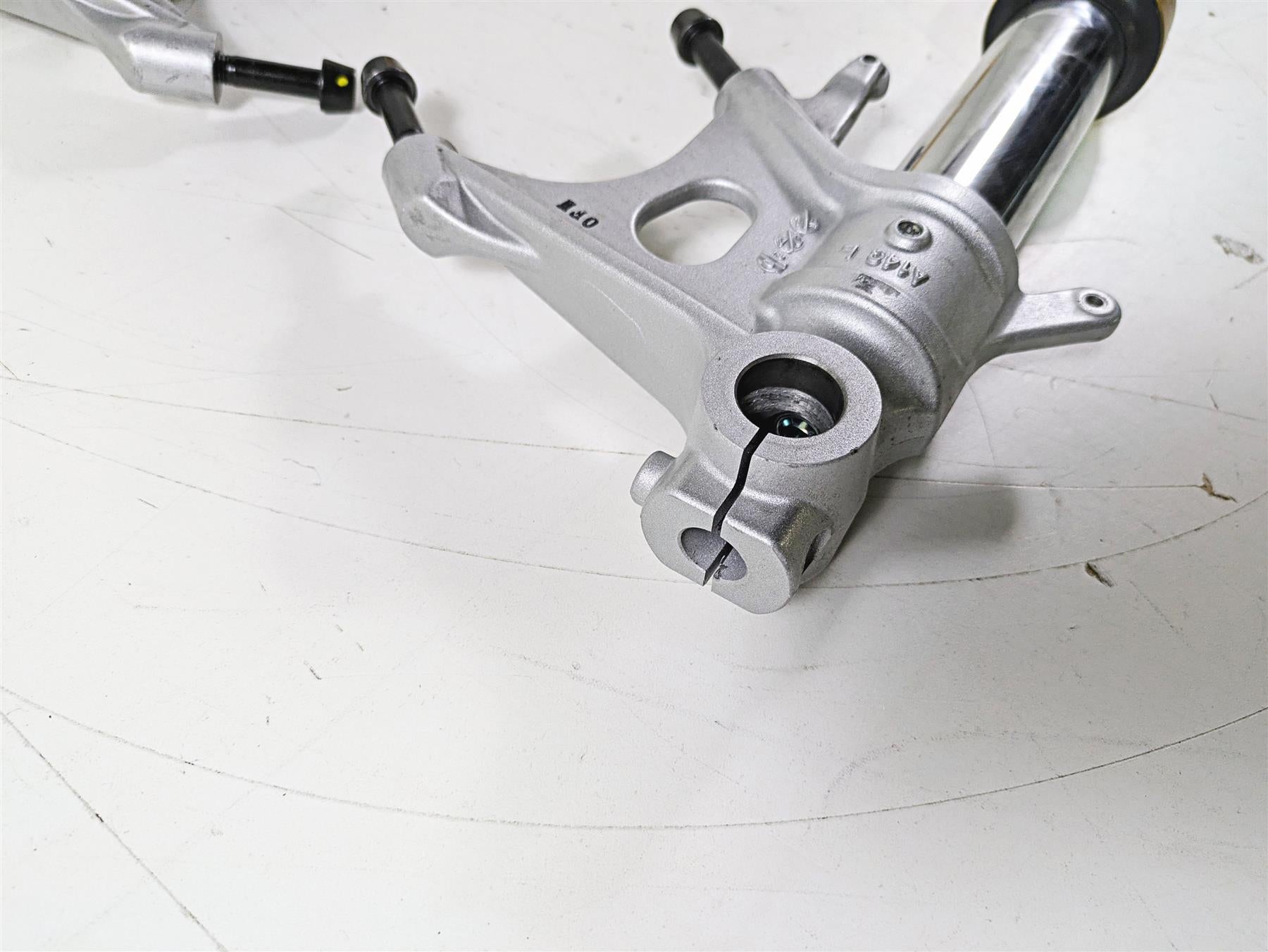 2021 Aprilia RS660 Bent Front Forks Leg Set R 2B006359 L 2B006360 {{ shop.shopifyCountryName }} - Mototech271