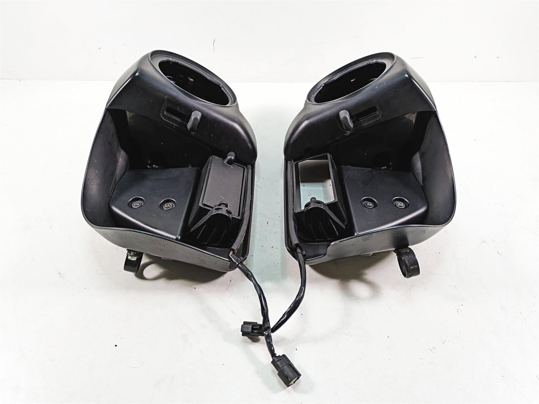 2018 Harley Touring FLHXSE CVO Street Glide Lower Leg Fairing Cover Set 57100114 {{ shop.shopifyCountryName }} - Mototech271