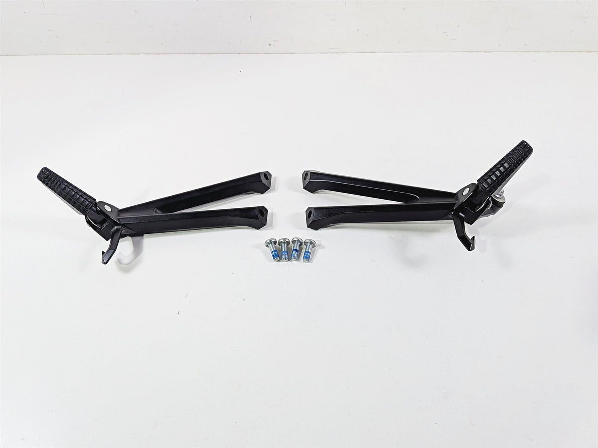 2024 Suzuki GSXR600 Passenger Footpeg Foot Peg Rest Set 43600-14J30 43700-14J30 {{ shop.shopifyCountryName }} - Mototech271