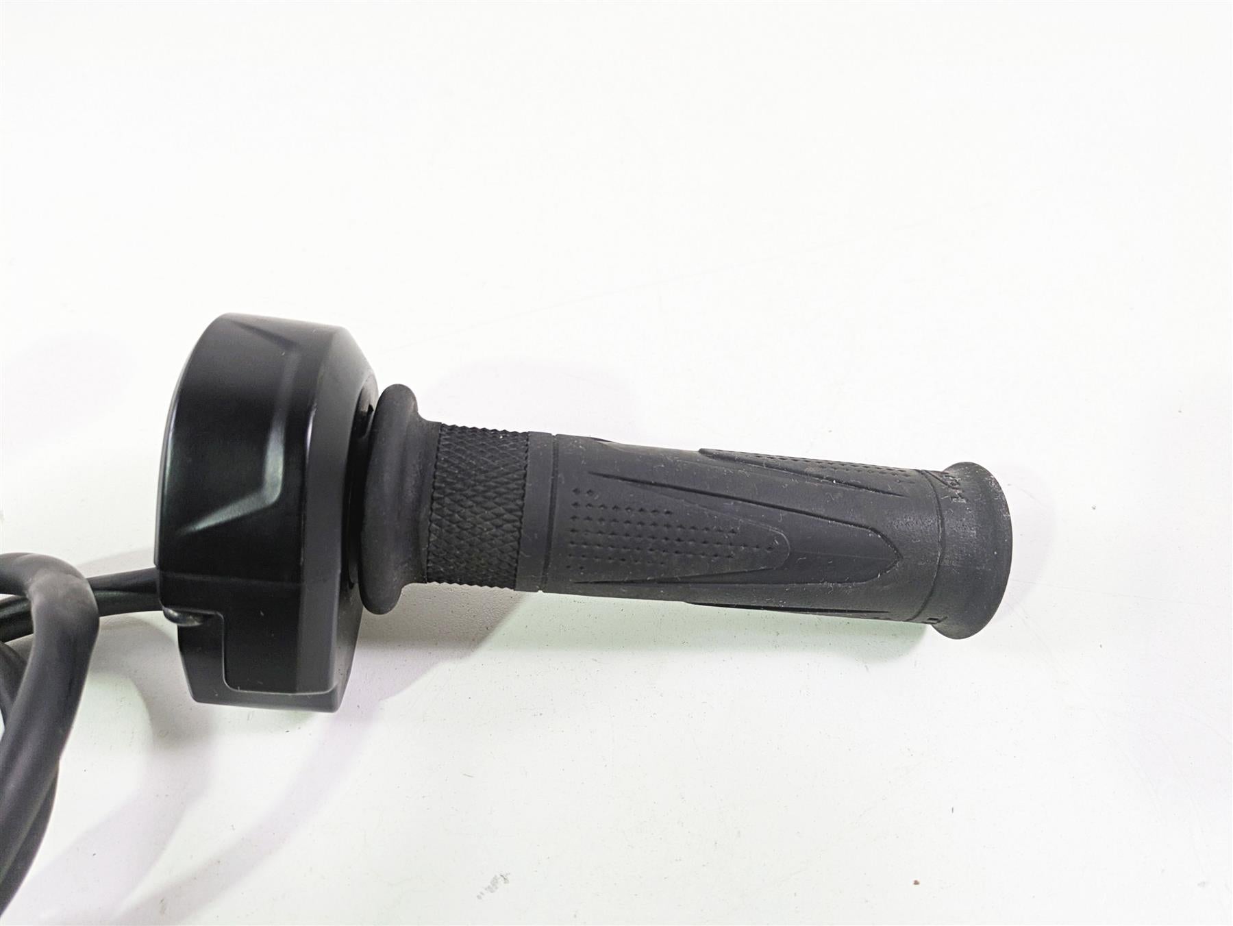 2024 Triumph Street Triple 765 R Fly By Wire Throttle Grip Sensor T2043055 {{ shop.shopifyCountryName }} - Mototech271