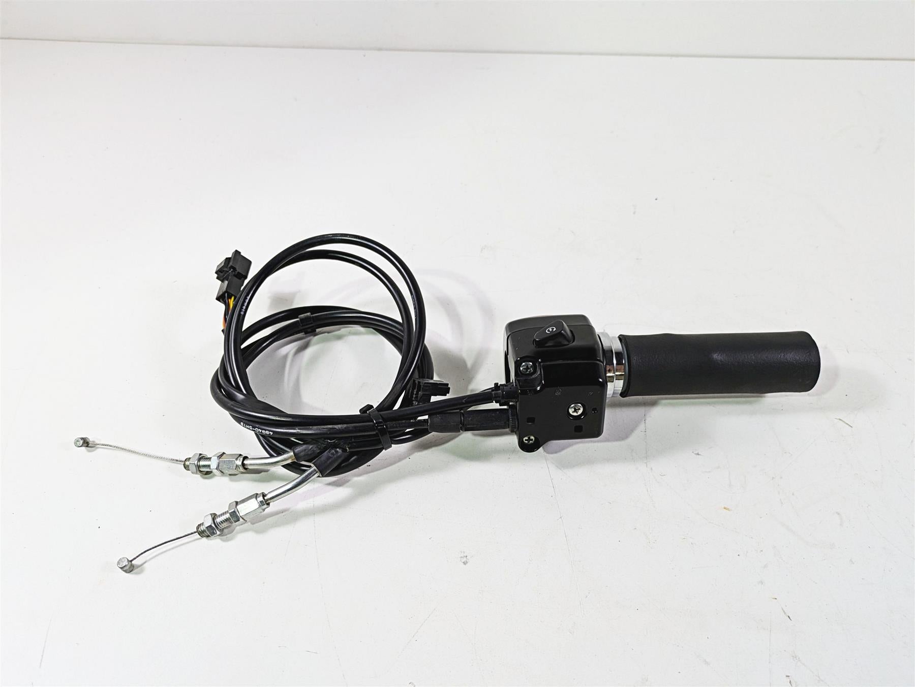 2016 Suzuki M109R VZR1800 Boulevard Right Hand Control Switch 37200-06J00 {{ shop.shopifyCountryName }} - Mototech271