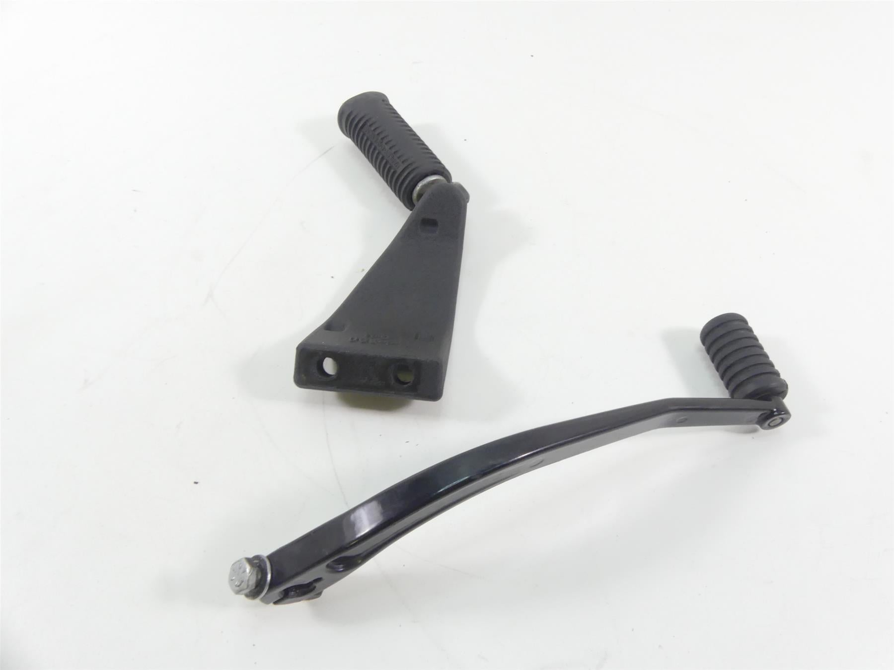 2017 Harley Dyna FXDB Street Bob Front Left Mid Foot Peg & Shifter 50667-07 {{ shop.shopifyCountryName }} - Mototech271