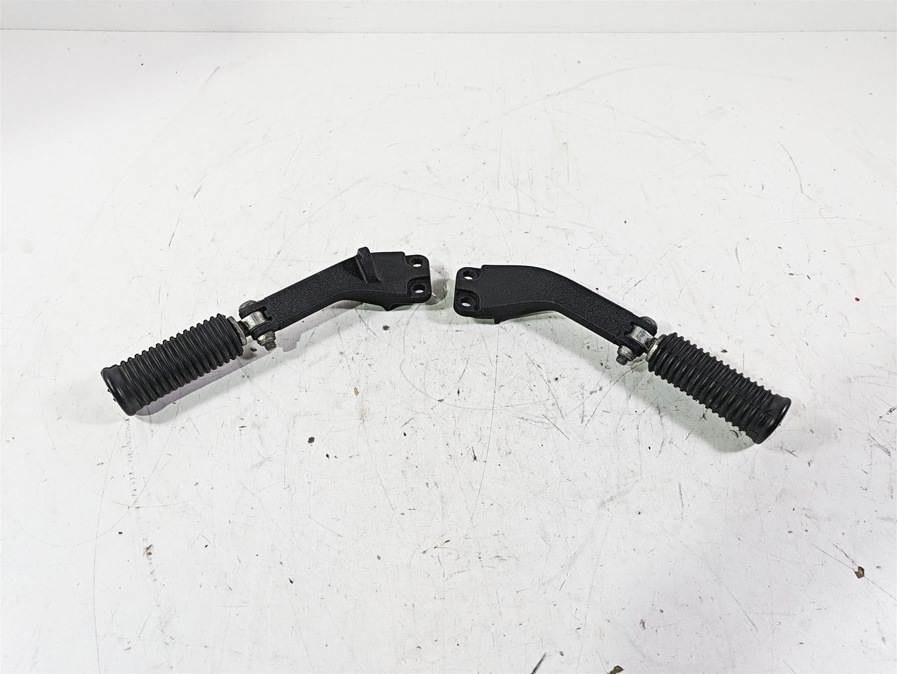 2013 Harley FXDWG Dyna Wide Glide Rear Passenger Footpeg Set 49230-06 49224-06A