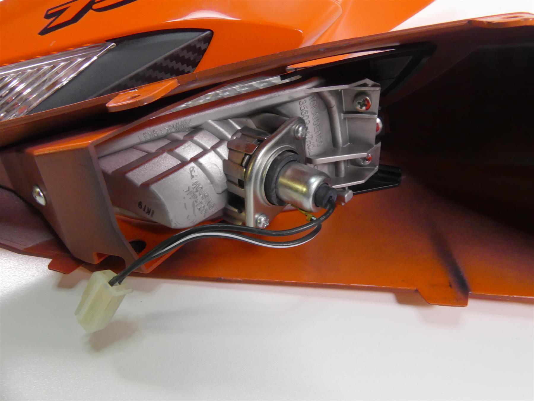 2022 Suzuki GSXR750 Rear Tail Fairing Turn Signal Set -Read 47100-15J10-QRE {{ shop.shopifyCountryName }} - Mototech271