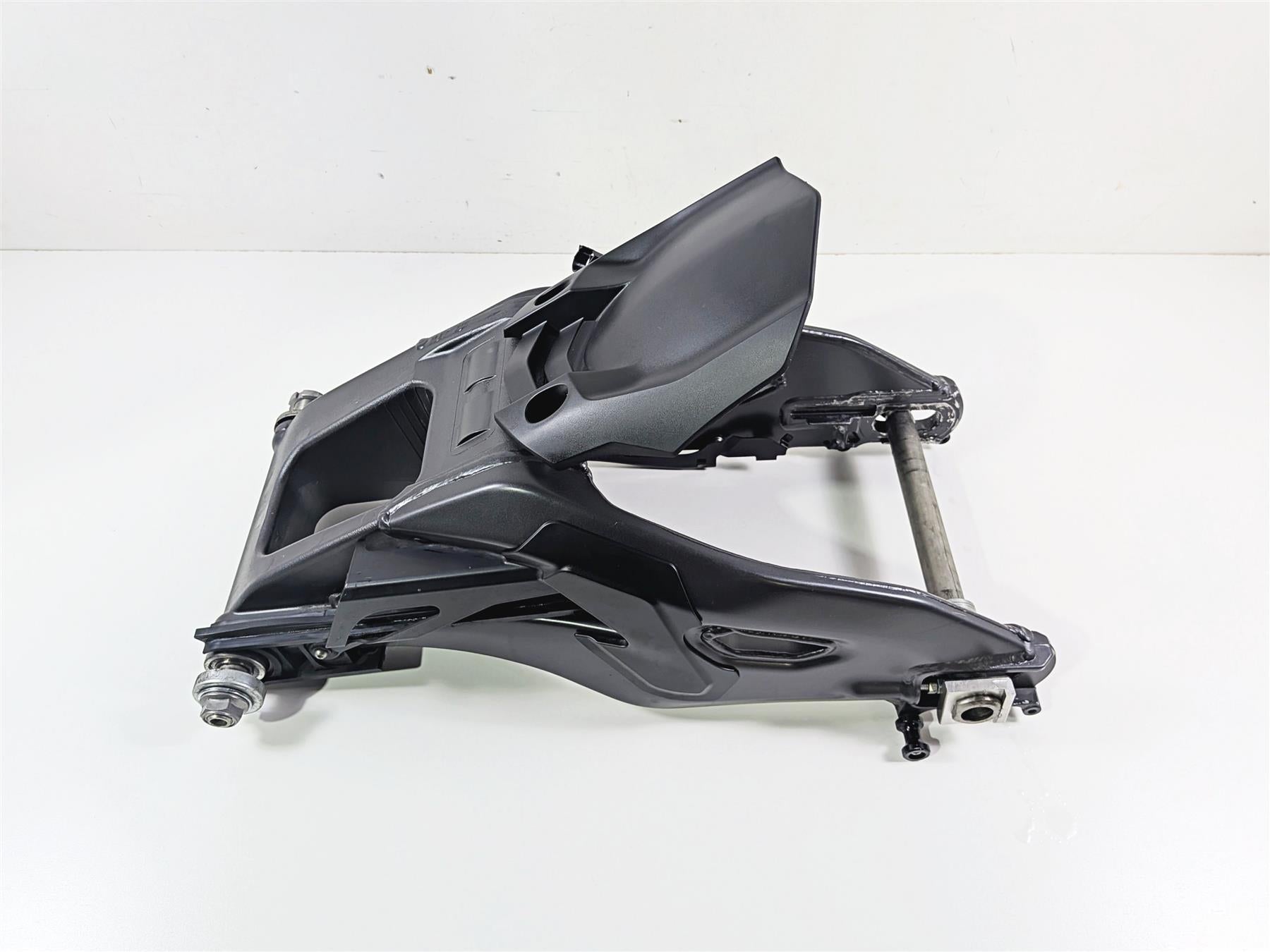 2023 Yamaha MT10 MTN1000 Rear Swingarm Swing Arm & Axle B5Y-22110-00-00 {{ shop.shopifyCountryName }} - Mototech271