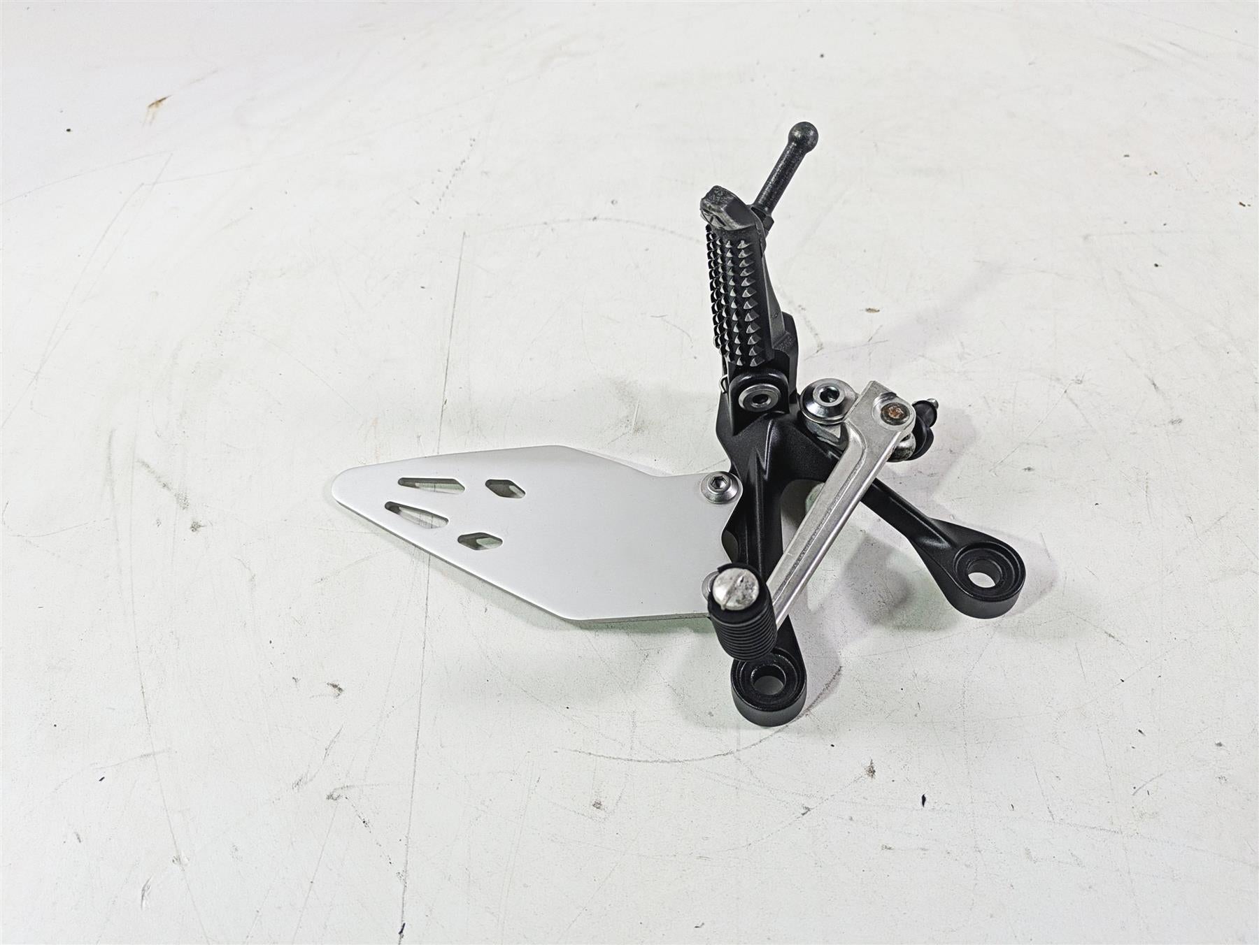 2020 Kawasaki ZX6R Ninja Left Footpeg Foot Peg Shifter Lever 35063-0160-18R {{ shop.shopifyCountryName }} - Mototech271